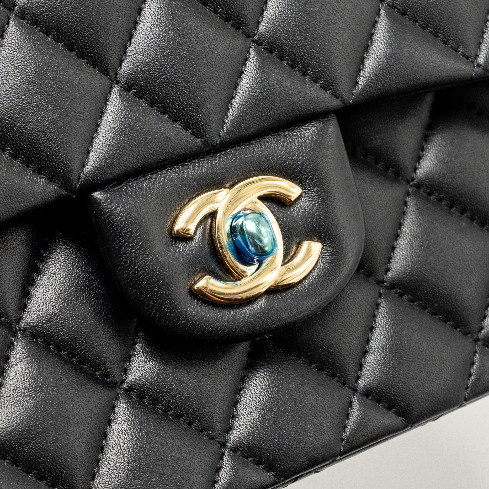 CHANEL SMALL CLASSIC DOUBLE FLAP BAG LAMBSKIN BLACK GHW(MICROCHIP)