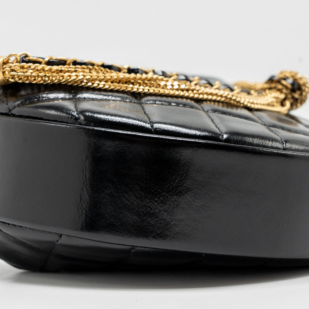 CHANEL 21A ROUND CLUTCH WITH DETAIL CHAIN CALFSKIN BLACK GHW(MICROCHIP)