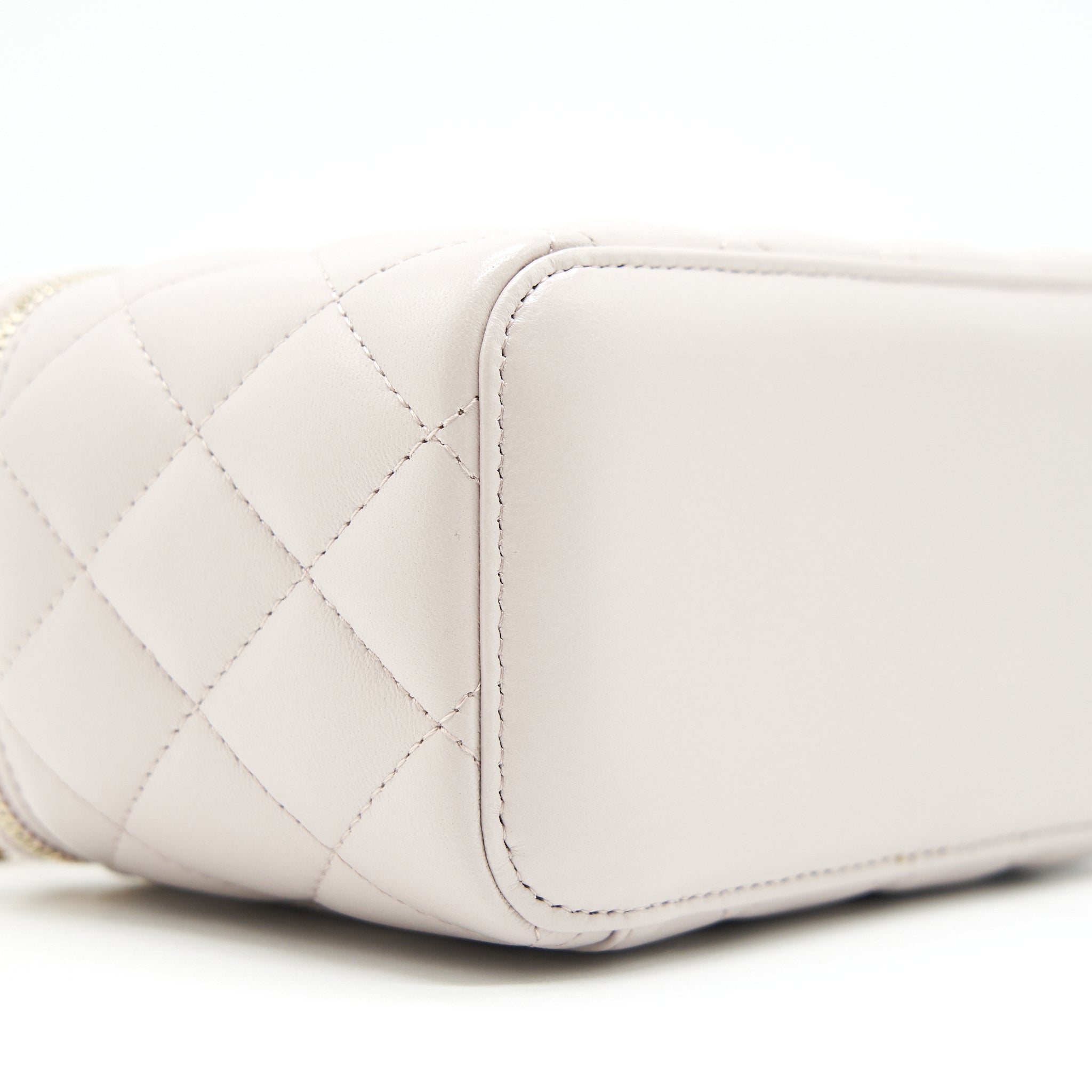 CHANEL PEARL CRUSH LONG VANITY ON CHAIN LAMBSKIN LIGHT PURPLE GHW