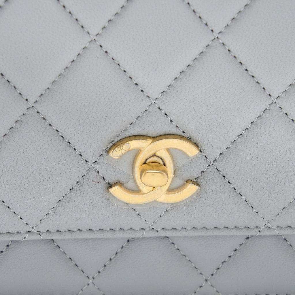 CHANEL PEARL CRUSH WALLET ON CHAIN LAMBSKIN LIGHT GREY GHW (MICROCHIP)