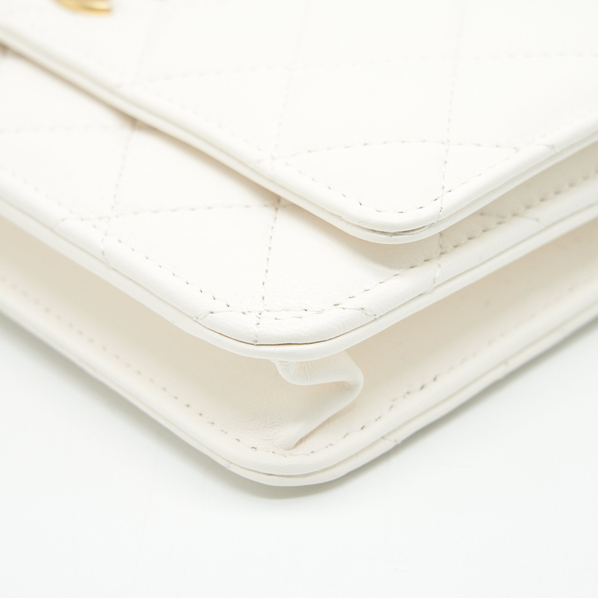 CHANEL PEARL CRUSH WALLET ON CHAIN LAMBSKIN WHITE GHW (MICROCHIP)
