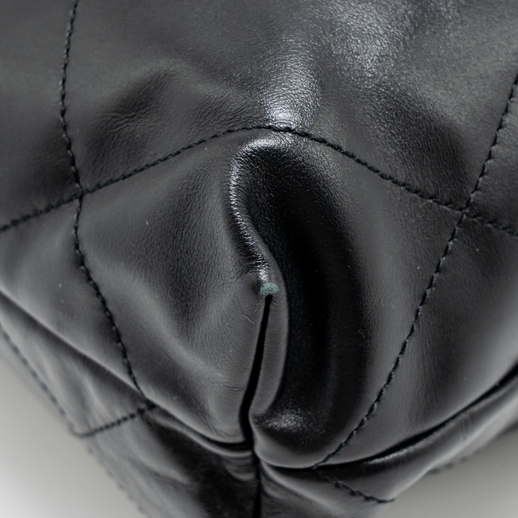 CHANEL SMALL 22 BAG SHINY CALFSKIN BLACK GHW (MICROCHIP)