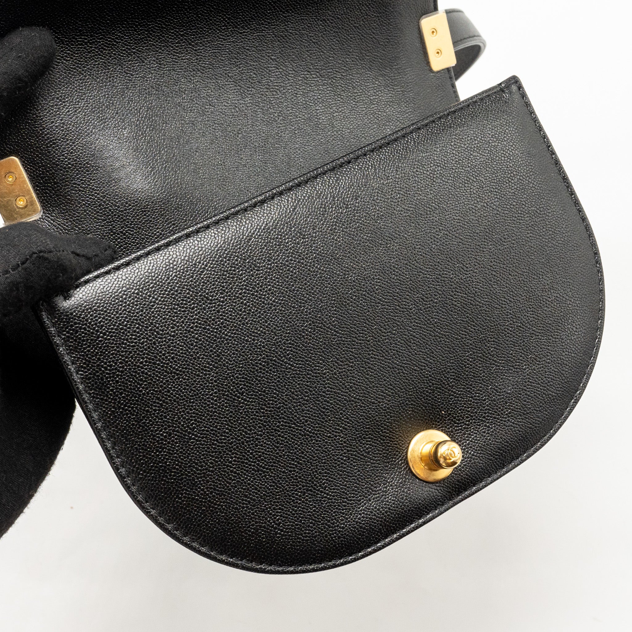 CHANEL 22A ROUND BOY MESSENGER BAG CAVIAR BLACK GHW (MICROCHIP)