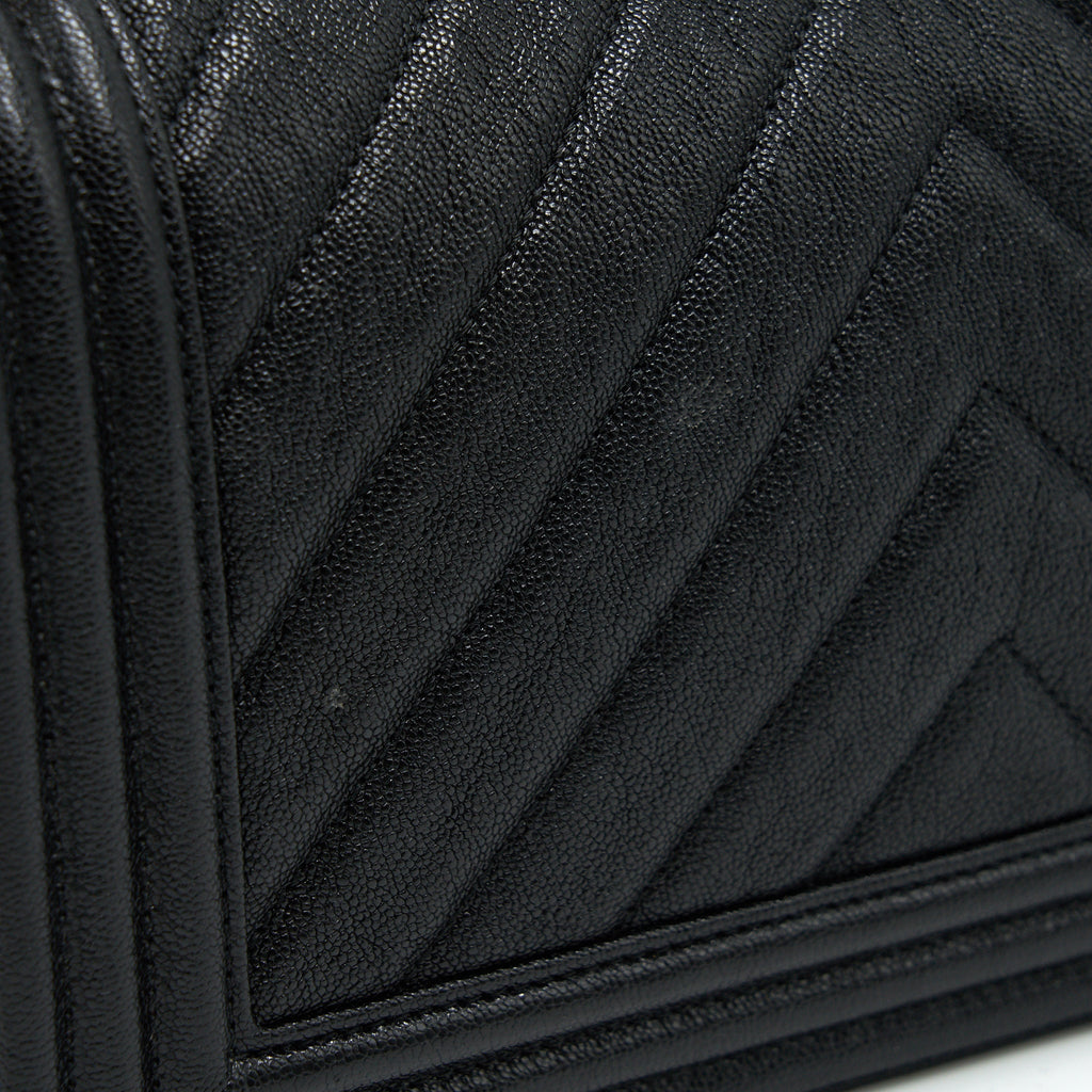 CHANEL CHEVRON MEDIUM BOY CHANEL HANDBAG CAVIAR BLACK GHW