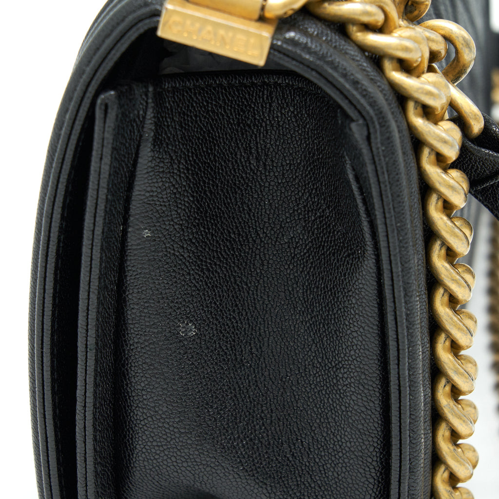 CHANEL CHEVRON MEDIUM BOY CHANEL HANDBAG CAVIAR BLACK GHW