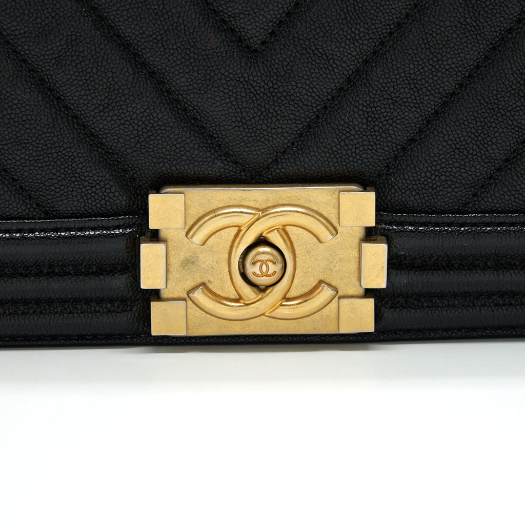 CHANEL CHEVRON MEDIUM BOY CHANEL HANDBAG CAVIAR BLACK GHW