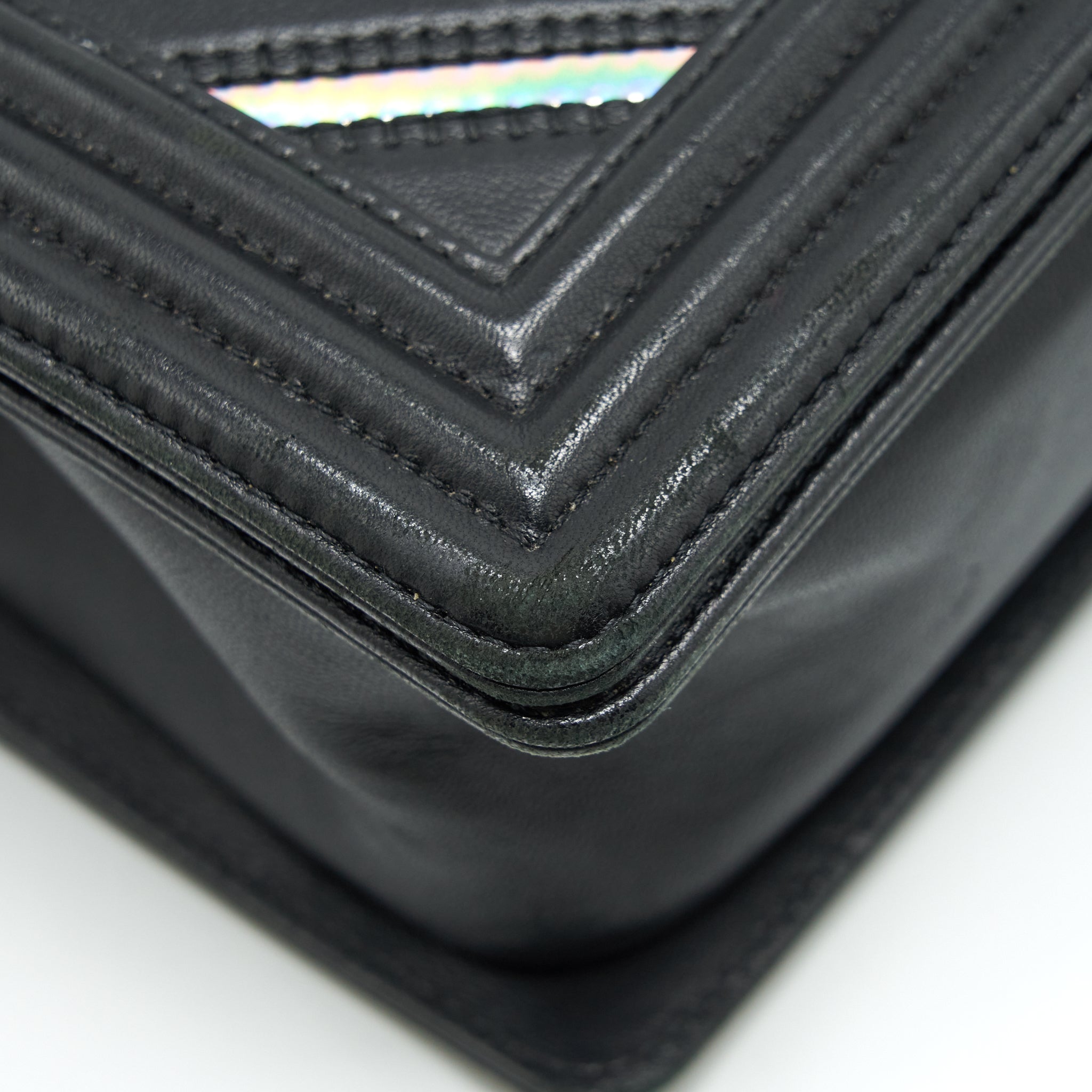 CHANEL MEDIUM BOY CHEVRON LAMBSKIN BLACK/SILVER SHW