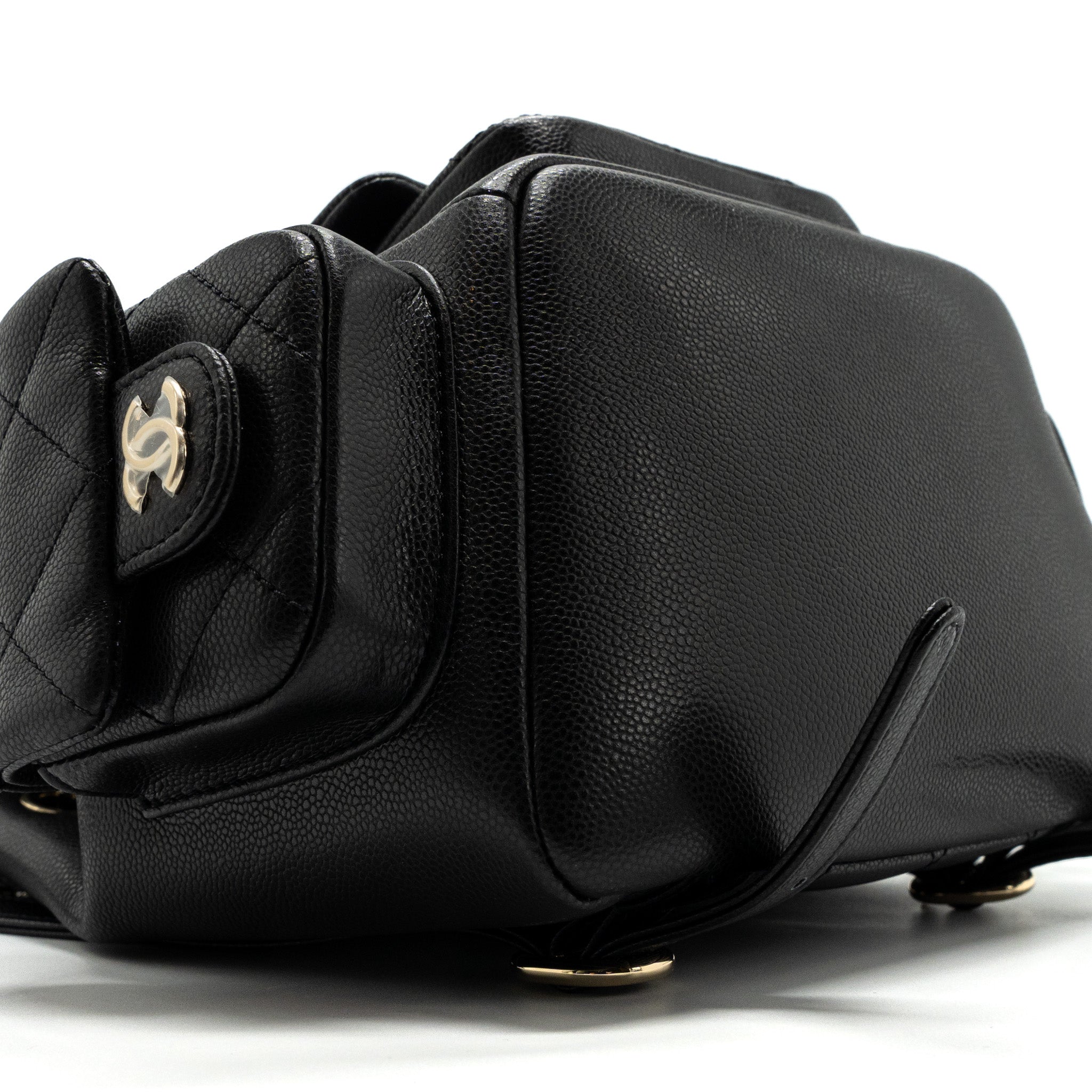 CHANEL 23K TRIPLE POCKET BACKPACK CAVIAR BLACK LGHW(MICROCHIP)