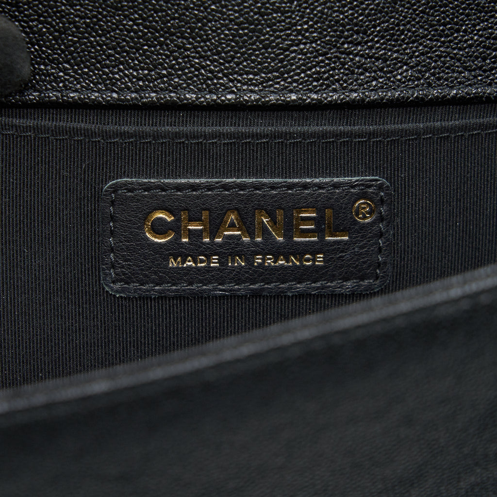 CHANEL CHEVRON MEDIUM BOY CHANEL HANDBAG CAVIAR BLACK GHW
