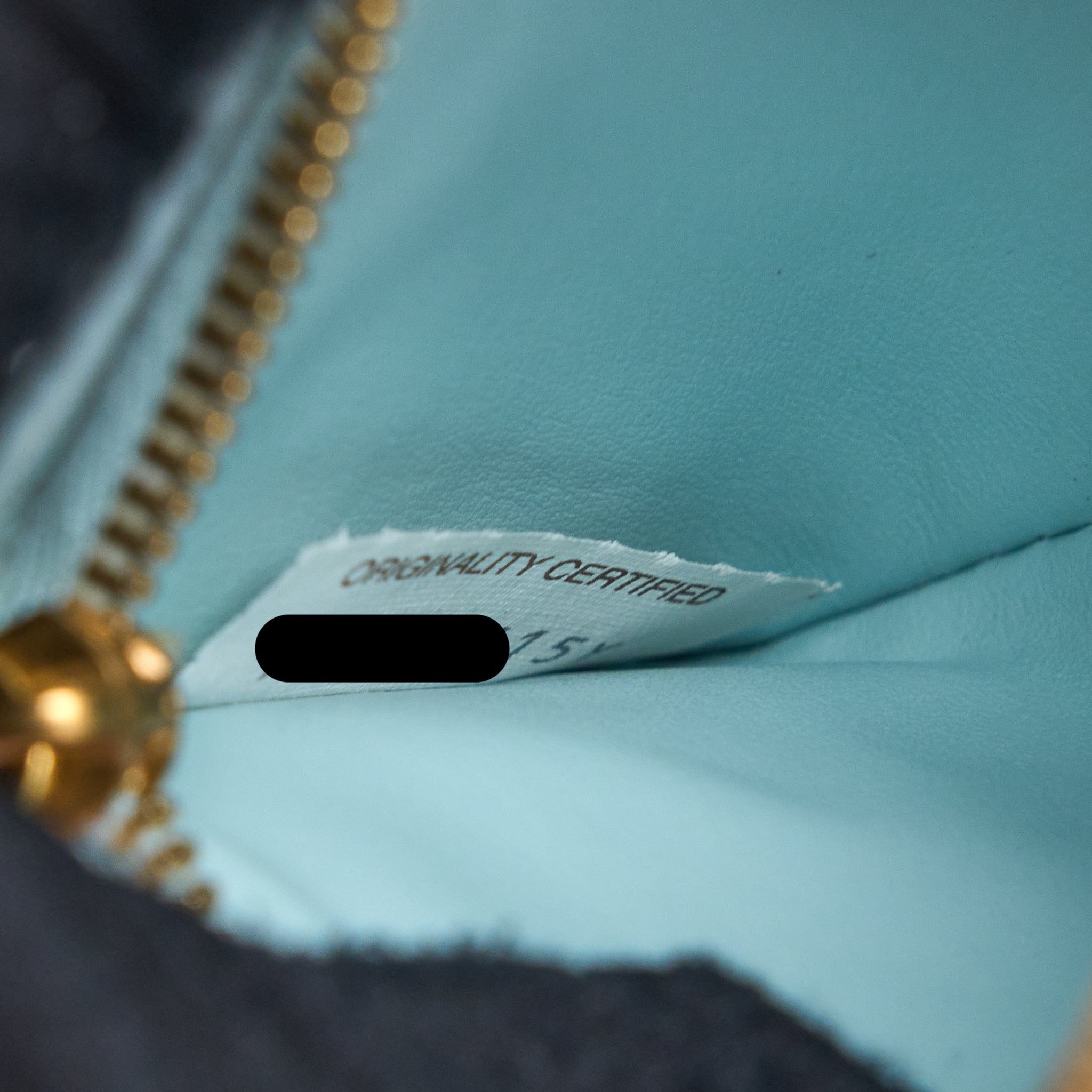 BOTTEGA VENETA BI-FOLD ZIP WALLET LAMBSKIN LIGHT BLUE GHW