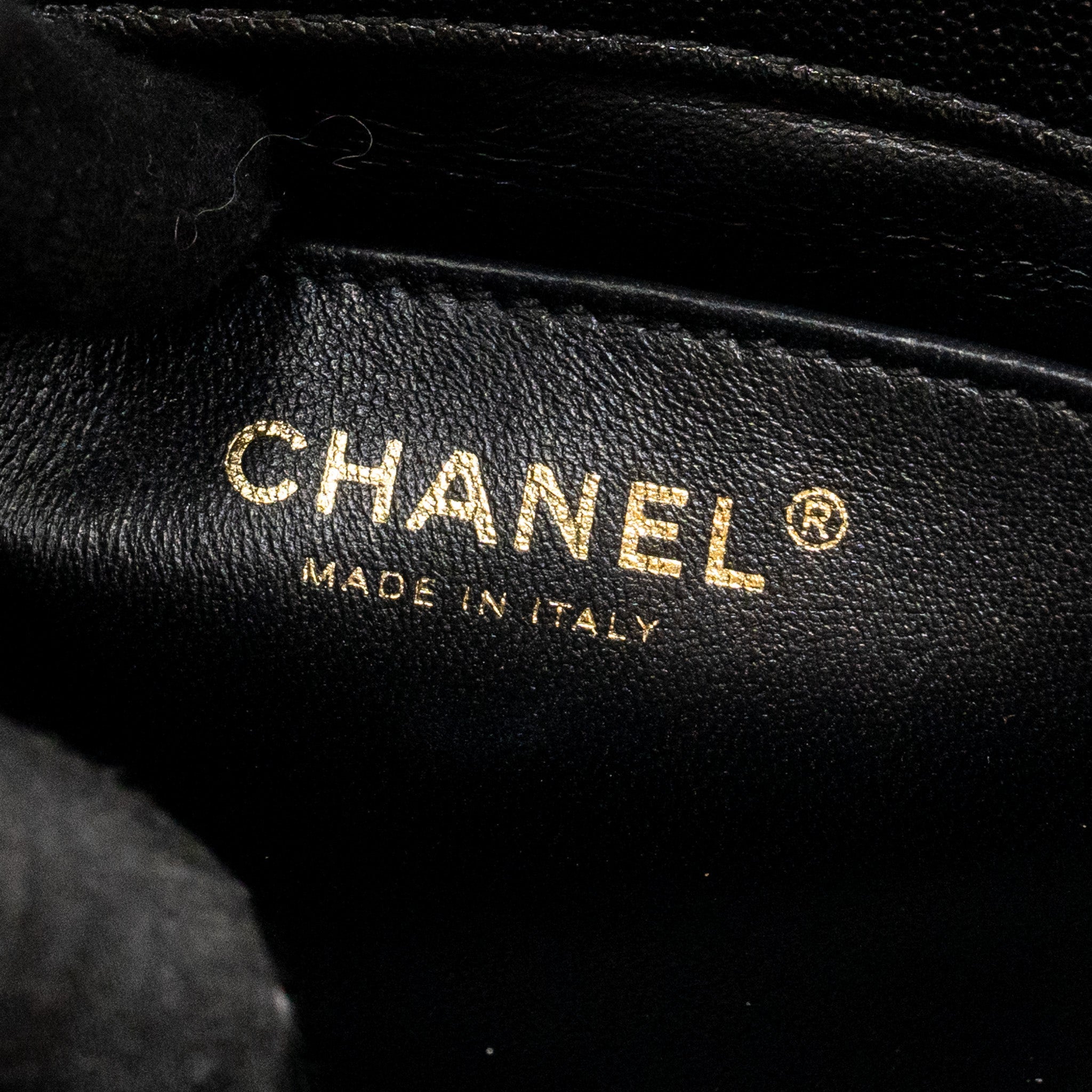 CHANEL 22A ROUND BOY MESSENGER BAG CAVIAR BLACK GHW (MICROCHIP)