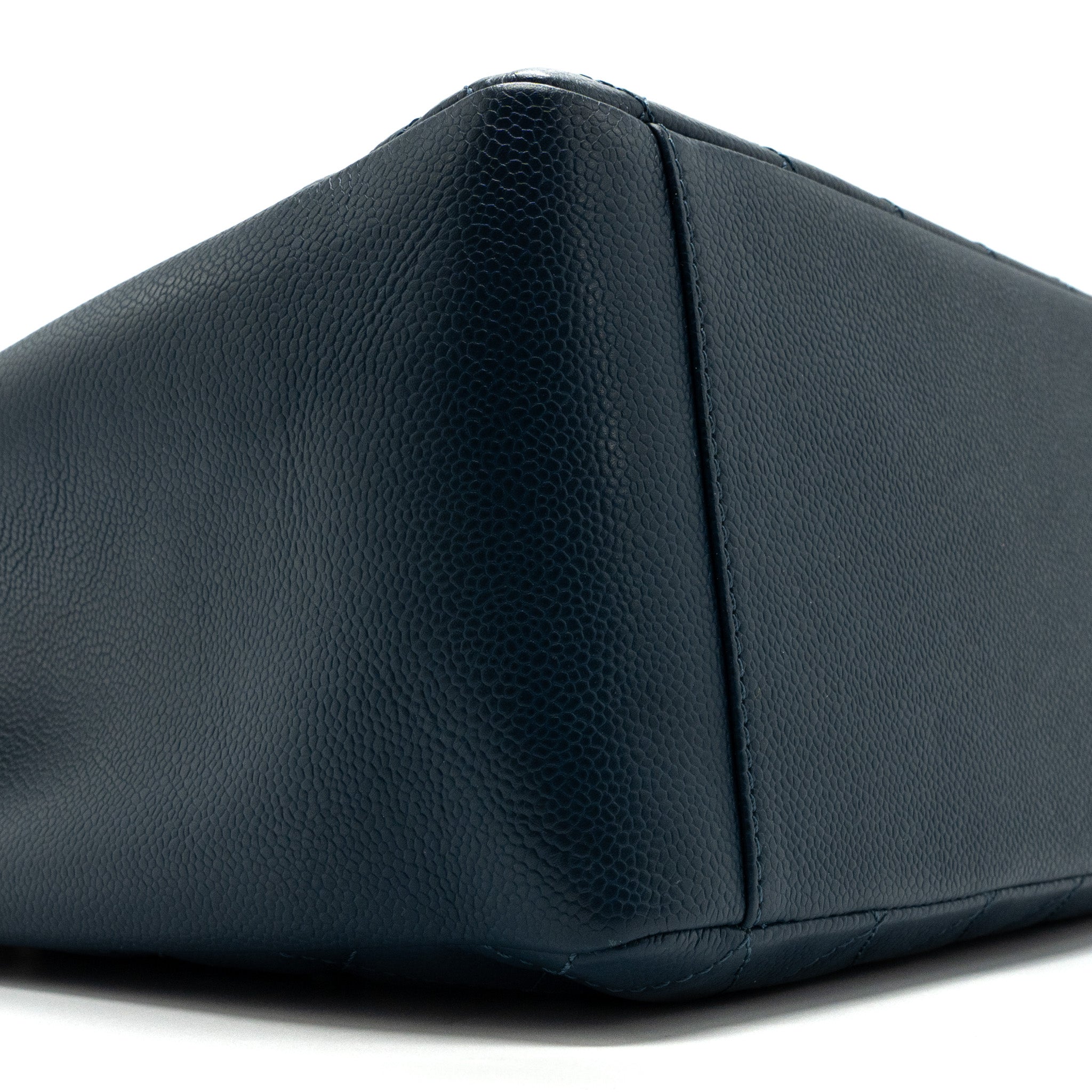 CHANEL GRAND SHOPPING TOTE/ GST CAVIAR DARK BLUE SHW