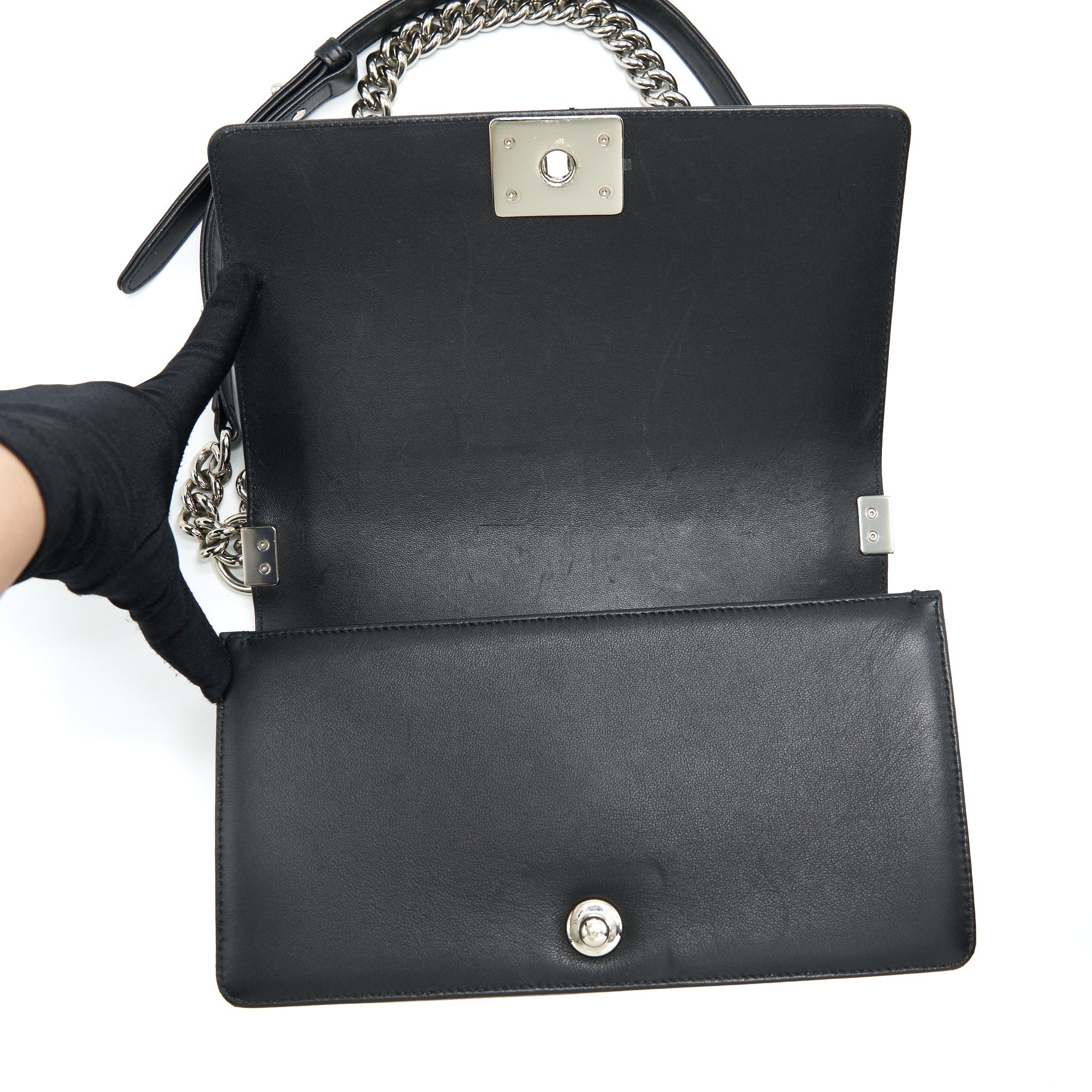 CHANEL MEDIUM BOY CHEVRON LAMBSKIN BLACK/SILVER SHW