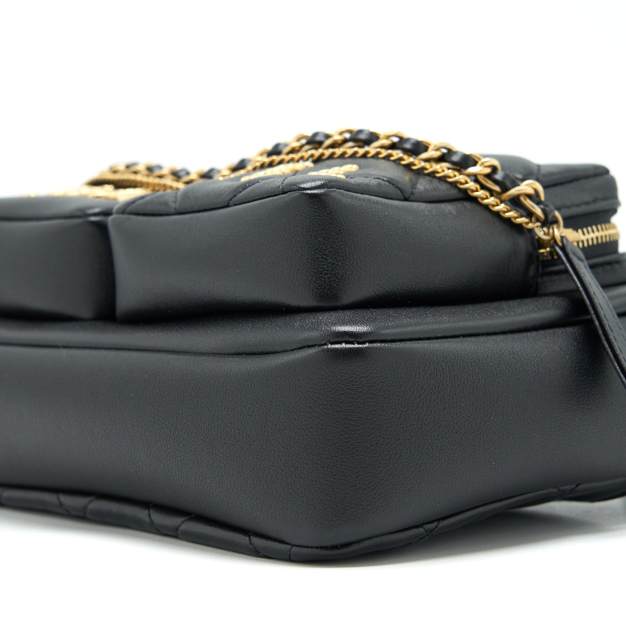 CHANEL 22C CAMERA BAG CALFSKIN BLACK GHW