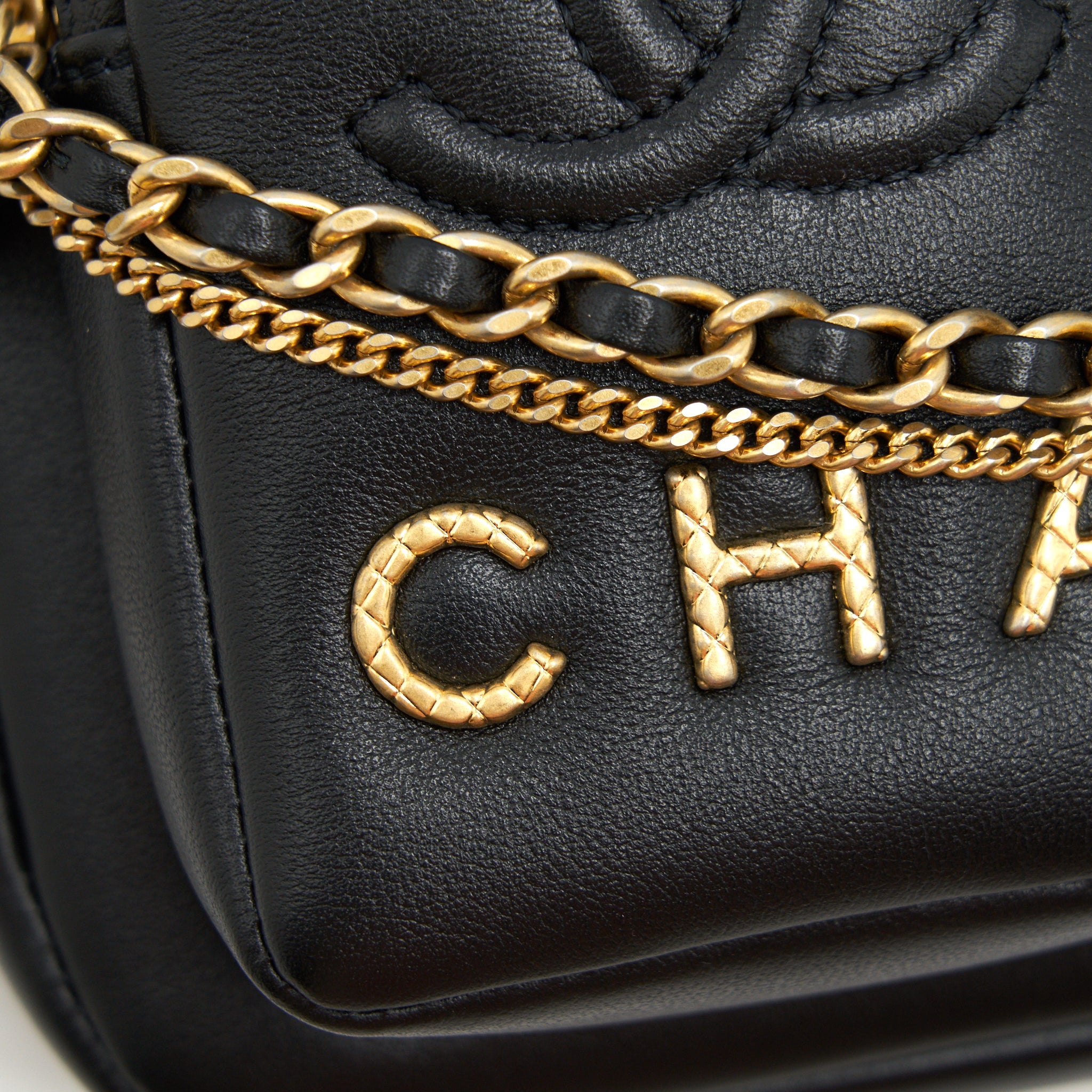 CHANEL 22C CAMERA BAG CALFSKIN BLACK GHW