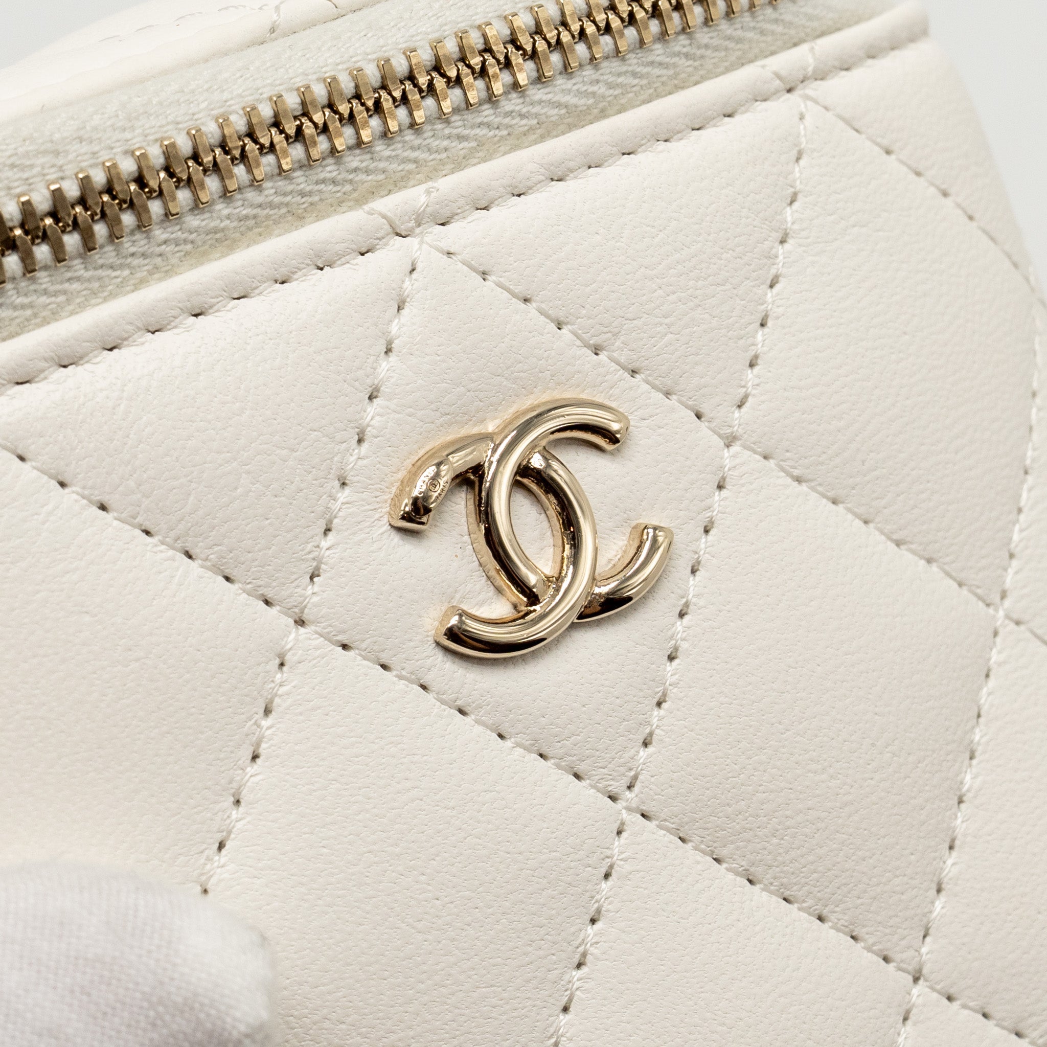 CHANEL PEARL CRUSH MINI VANITY WITH CHAIN LAMBSKIN WHITE LGHW (MICROCHIP)