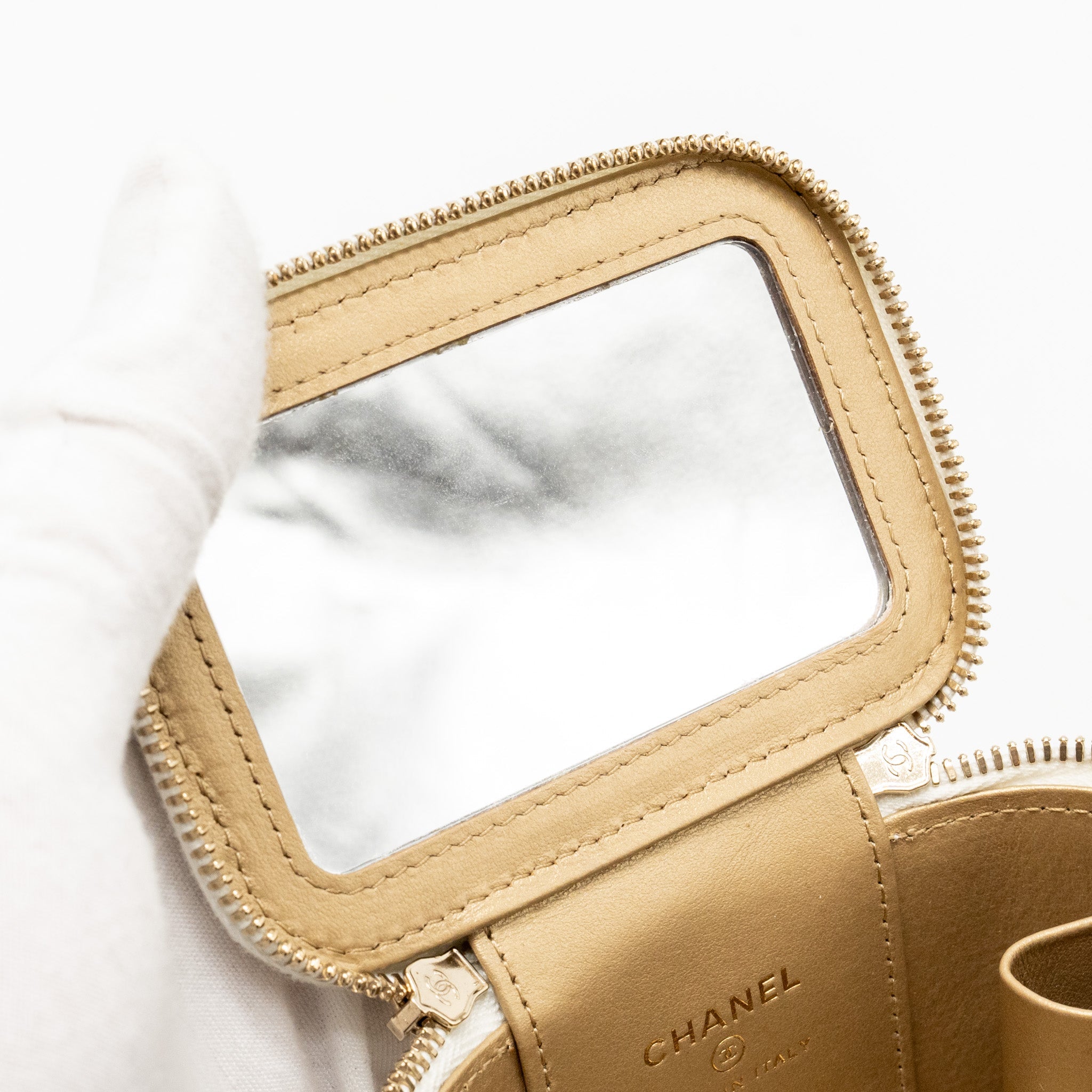 CHANEL PEARL CRUSH MINI VANITY WITH CHAIN LAMBSKIN WHITE LGHW (MICROCHIP)
