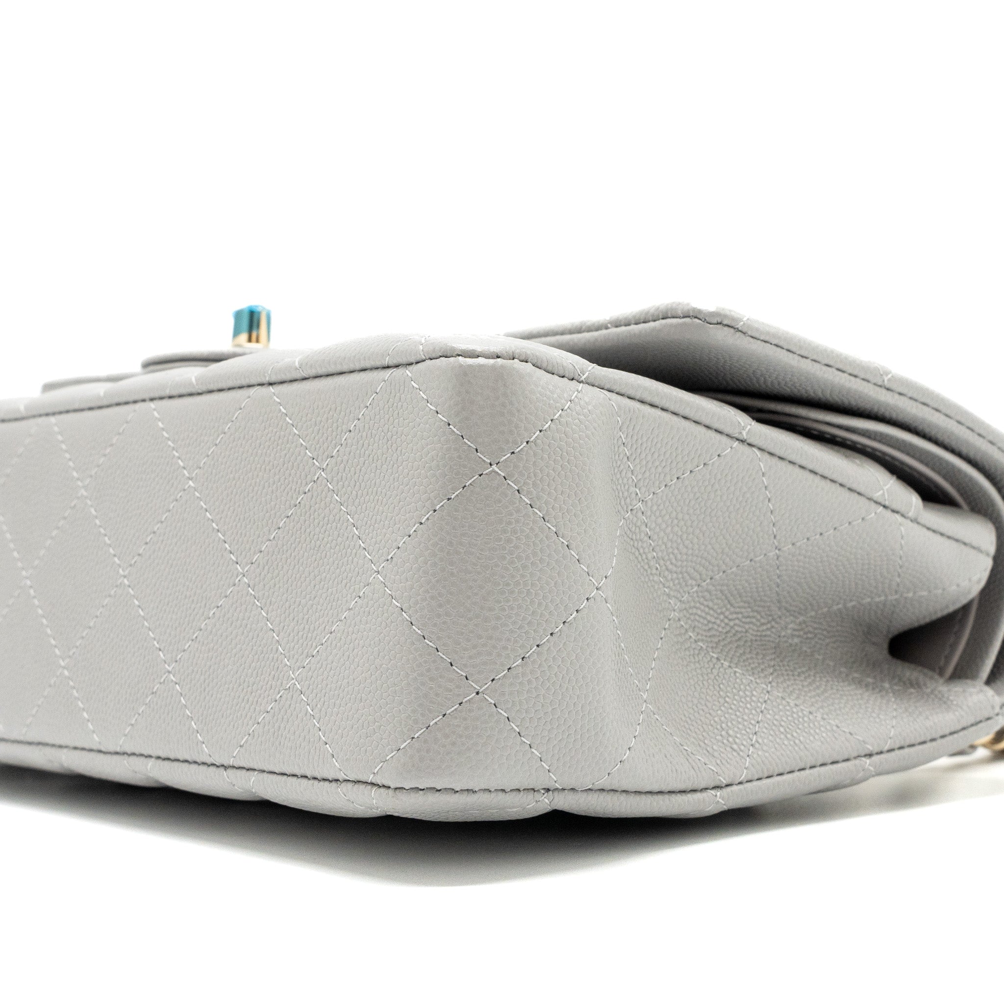 CHANEL CLASSIC MEDIUM DOUBLE FLAP BAG CAVIAR LIGHT GREY LGHW (MICROCHIP)