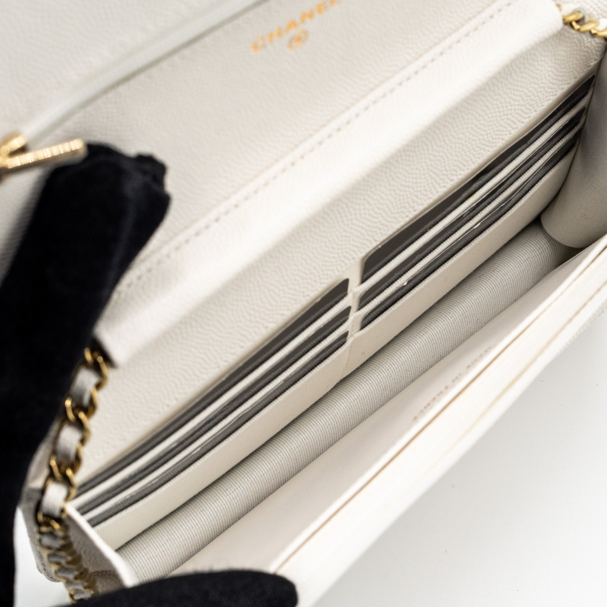 CHANEL CLASSIC WALLET ON CHAIN CAVIAR WHITE LGHW (MICROCHIP)