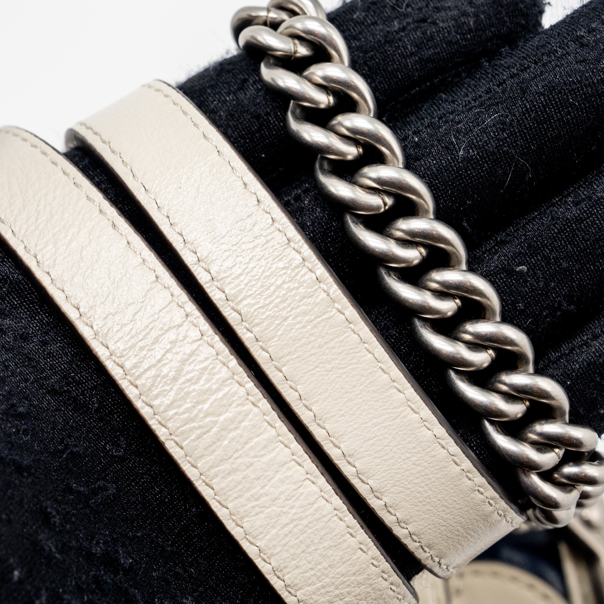 GUCCI GG MARMONT TOP HANDLE BAG CALFSKIN NAVY/ WHITE SHW