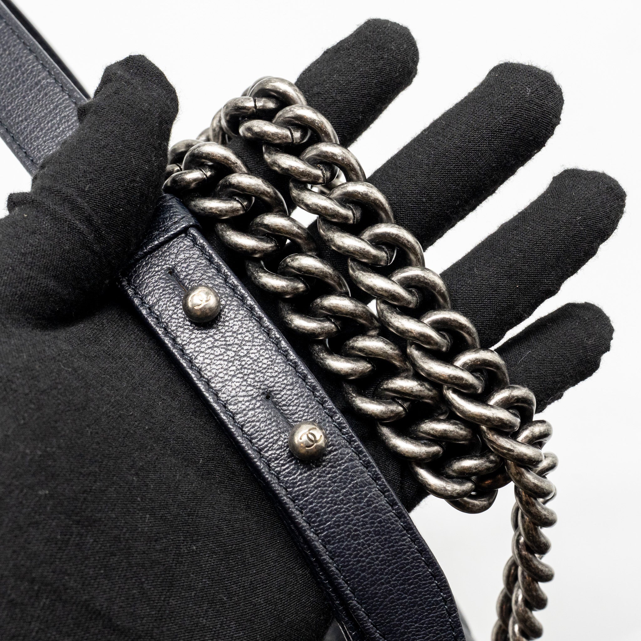 CHANEL MEDIUM BOY BAG GRAINED CALFSKIN NAVY RUTHENIUM HARDWARE