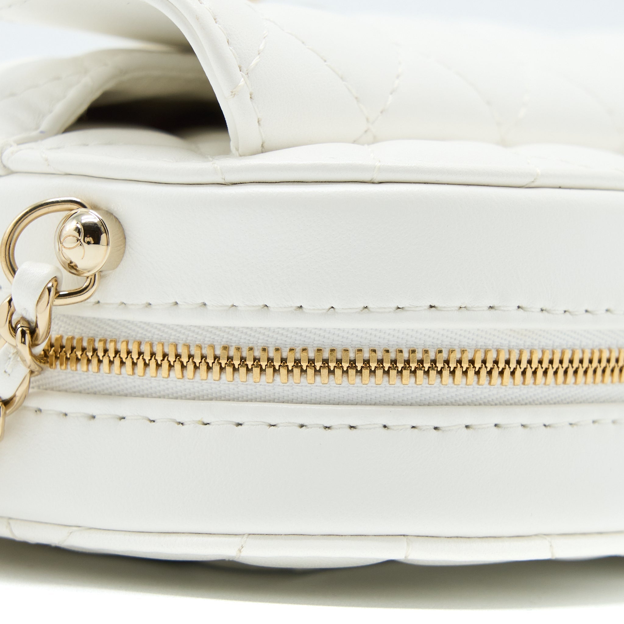 CHANEL 22S HEART BAG LAMBSKIN WHITE LGHW (MICROCHIP)
