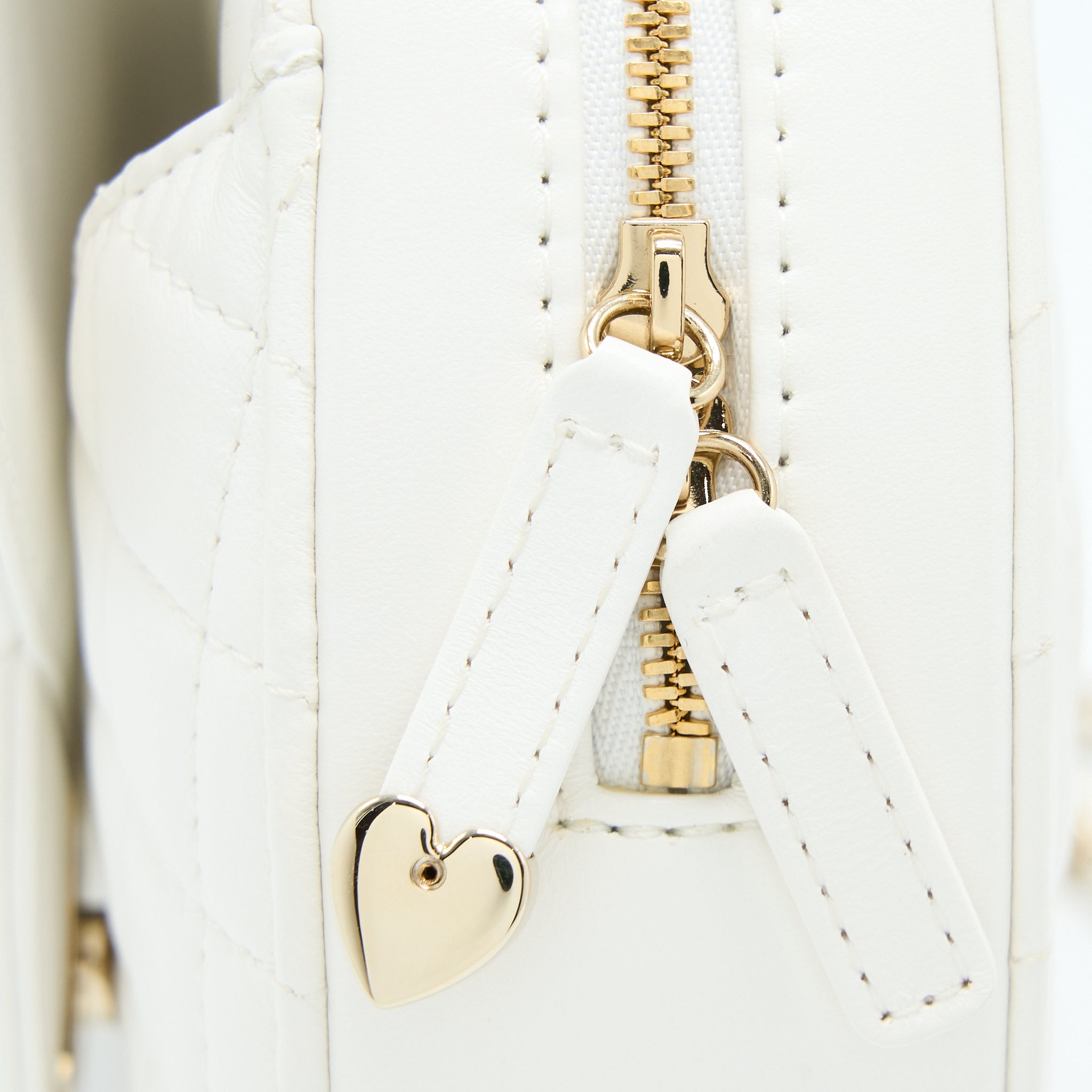 CHANEL 22S HEART BAG LAMBSKIN WHITE LGHW (MICROCHIP)