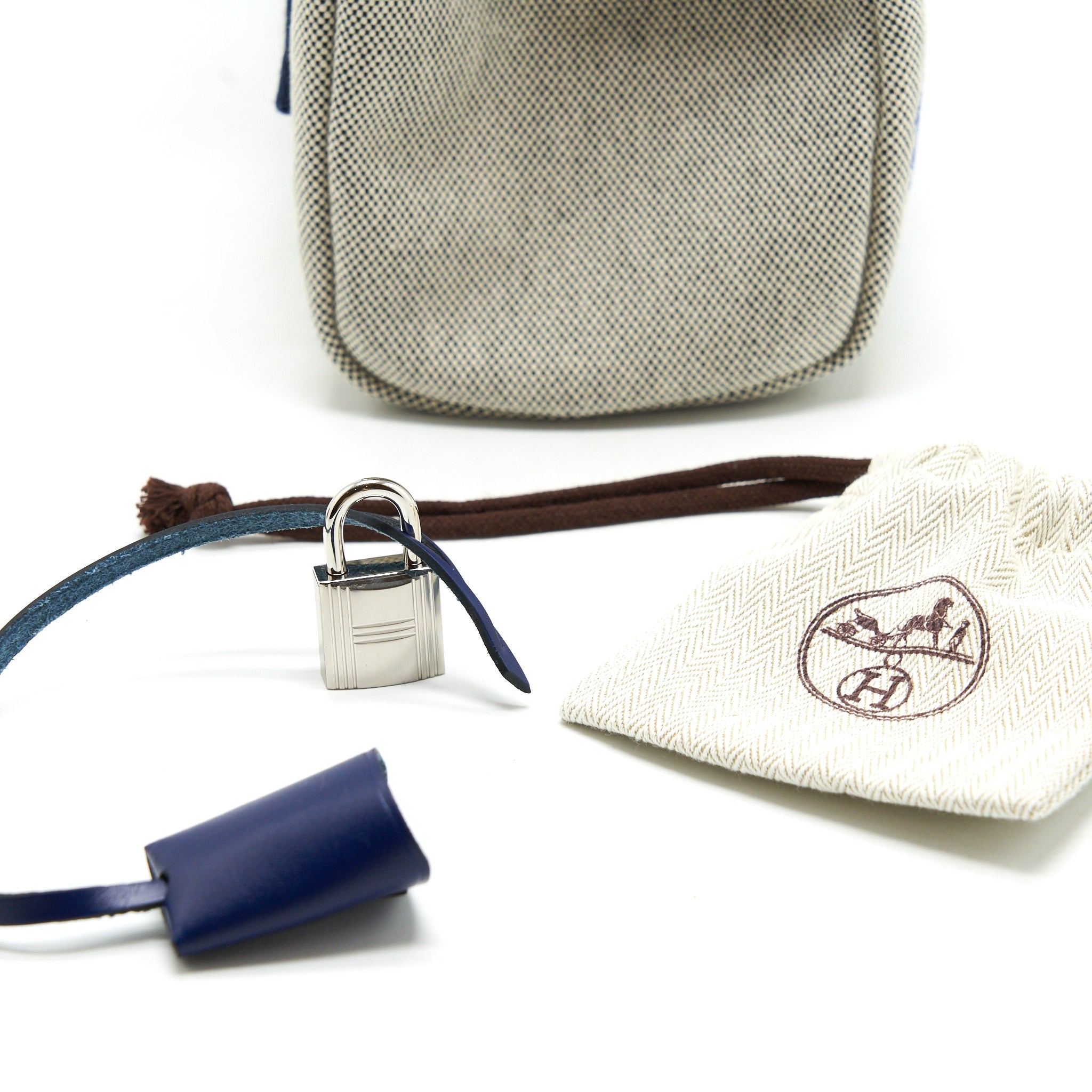 HERMES HERBAG ZIP 31 TOILE H EN RELIEF BRIDES SAPHIR