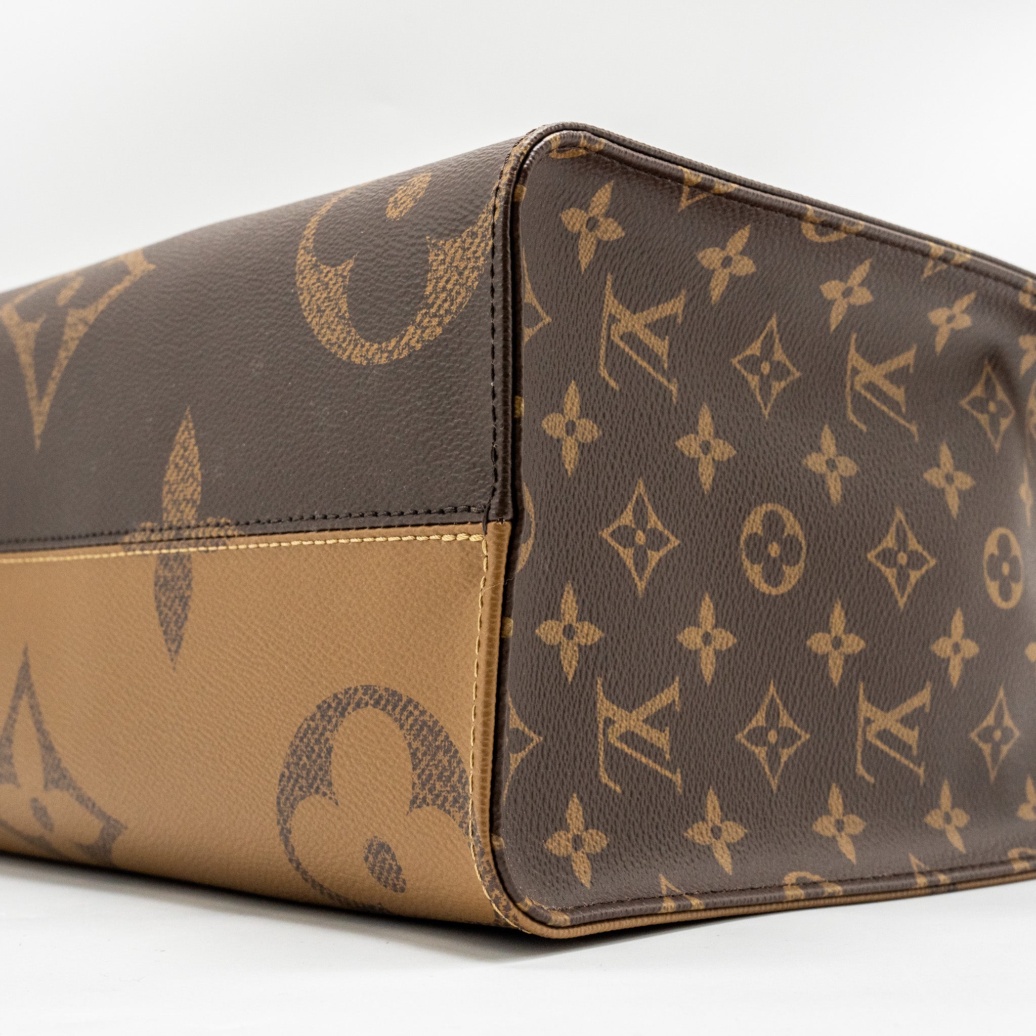 LOUIS VUITTON ONTHEGO MM MONOGRAM CANVAS GHW