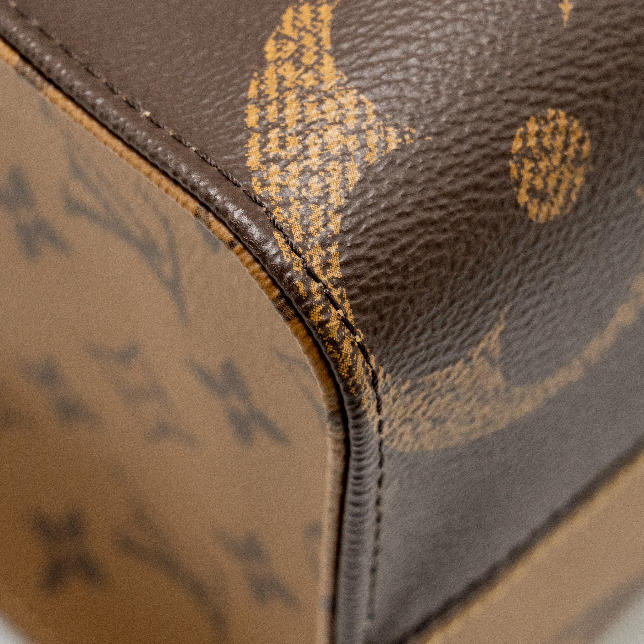 LOUIS VUITTON ONTHEGO MM MONOGRAM CANVAS GHW