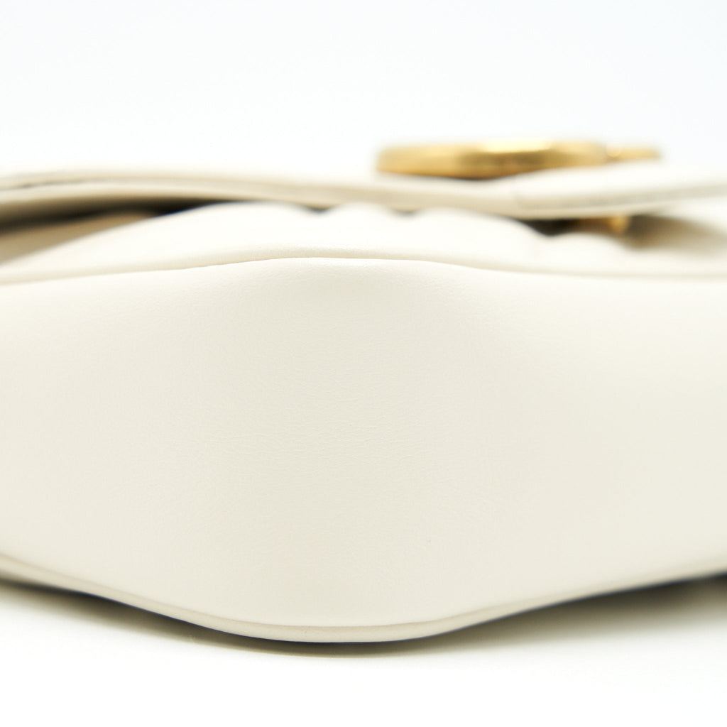 GUCCI GG MARMONT SUPER MINI BAG IN WHITE