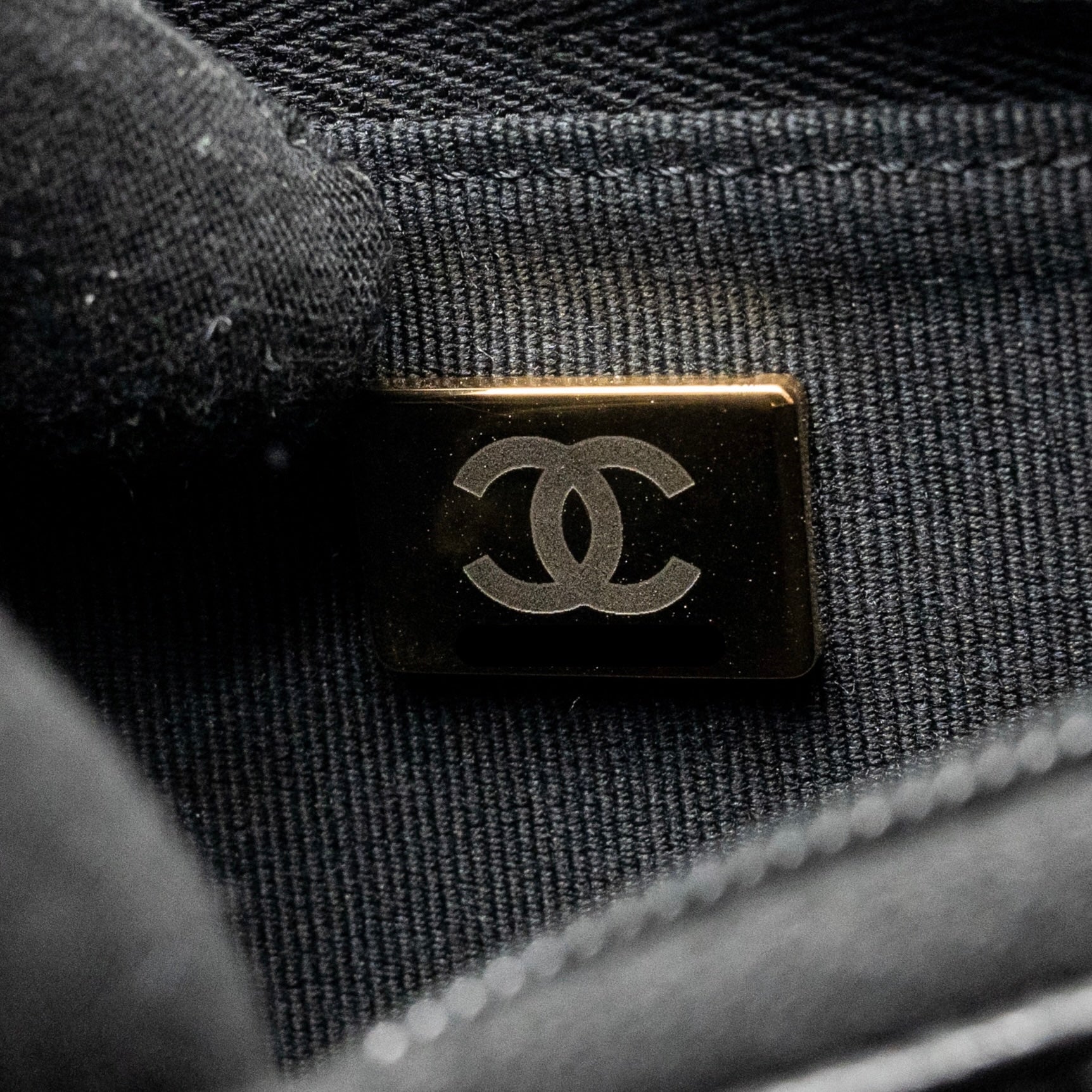 CHANEL CC LOGO QUILTED WALLET ON CHAIN CAVIAR BLACK LGHW (MICROCHIP)