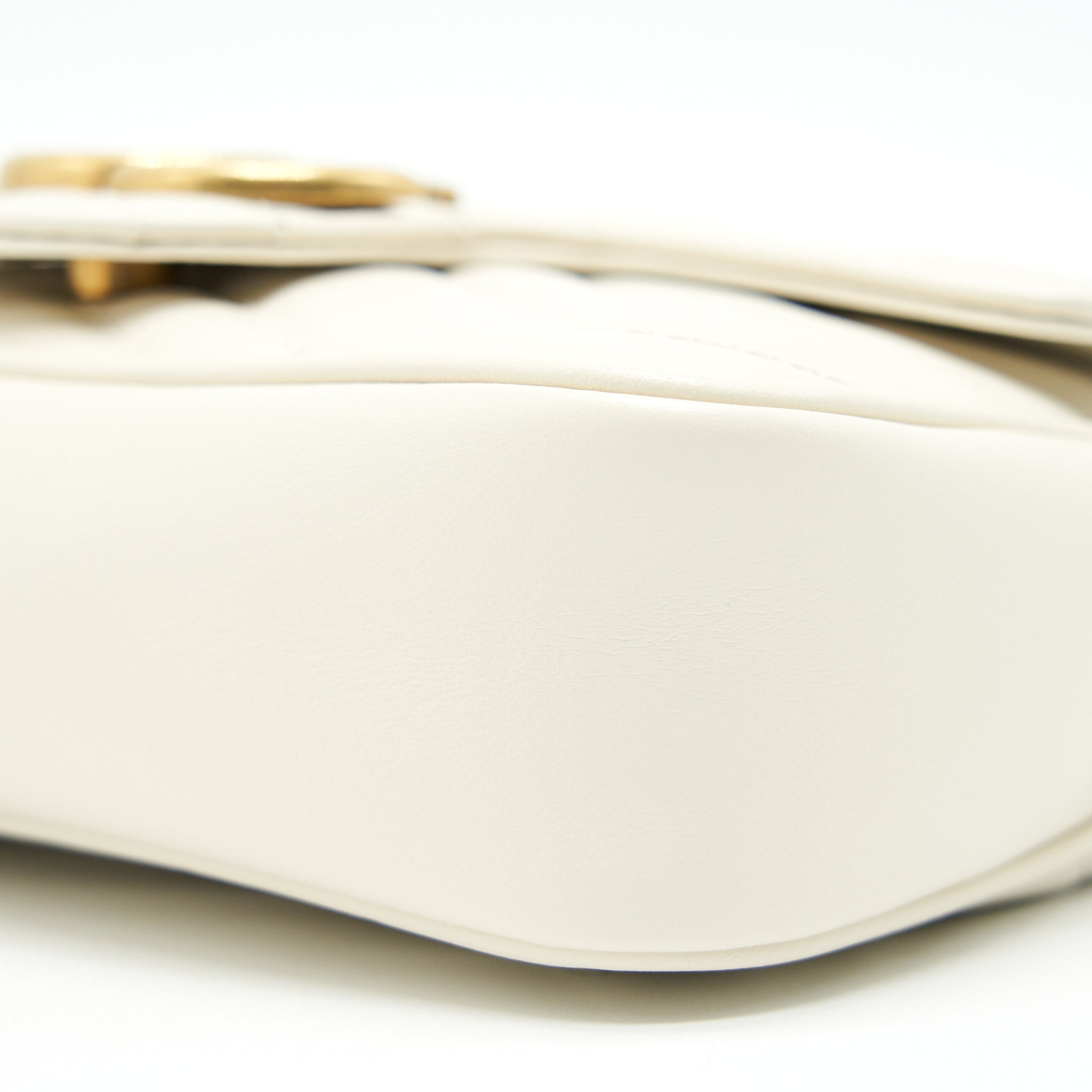 GUCCI GG MARMONT SUPER MINI BAG IN WHITE