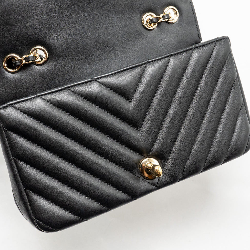 CHANEL CHEVRON FLAP BAG LAMBSKIN BLACK LGHW