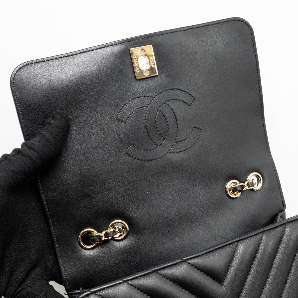 CHANEL CHEVRON FLAP BAG LAMBSKIN BLACK LGHW