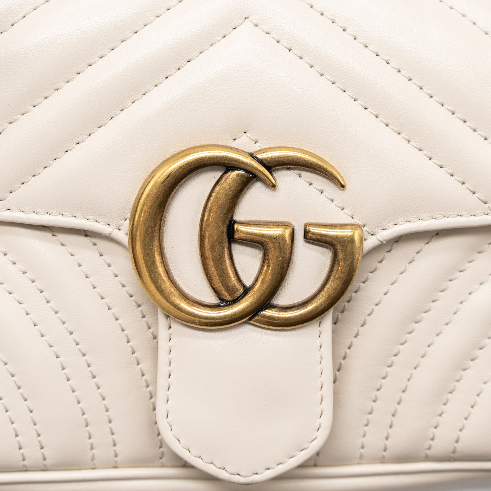 GUCCI GG MARMONT MINI BAG MATELASSÉ CALFSKIN WHITE BRUSHED GHW
