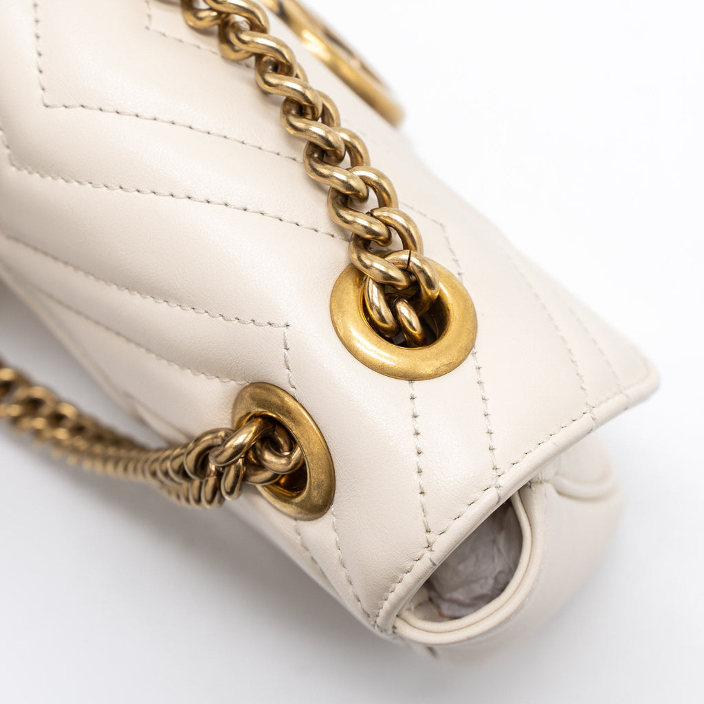 GUCCI GG MARMONT MINI BAG MATELASSÉ CALFSKIN WHITE BRUSHED GHW
