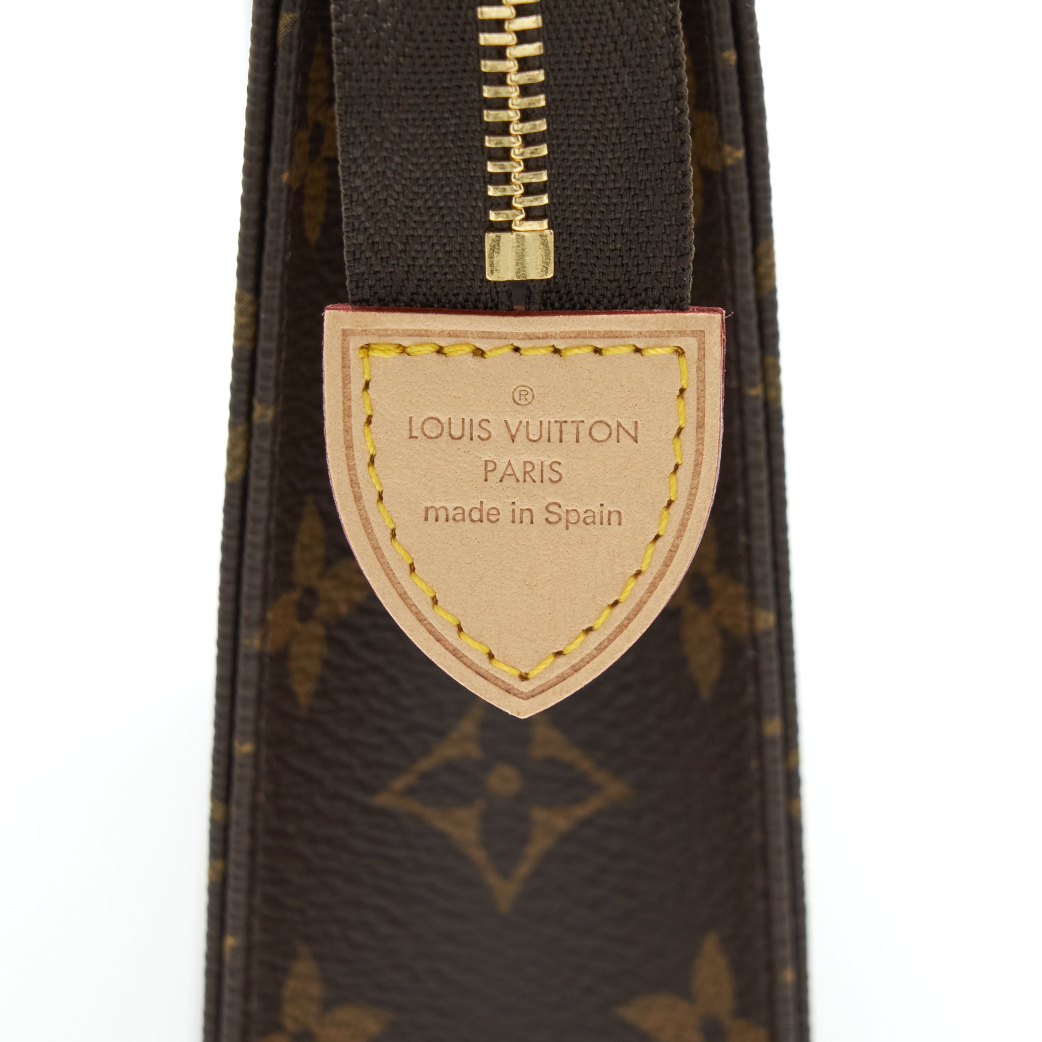 LOUIS VUITTON TOILETRY POCHETTE 26 MONOGRAM CANVAS GHW
