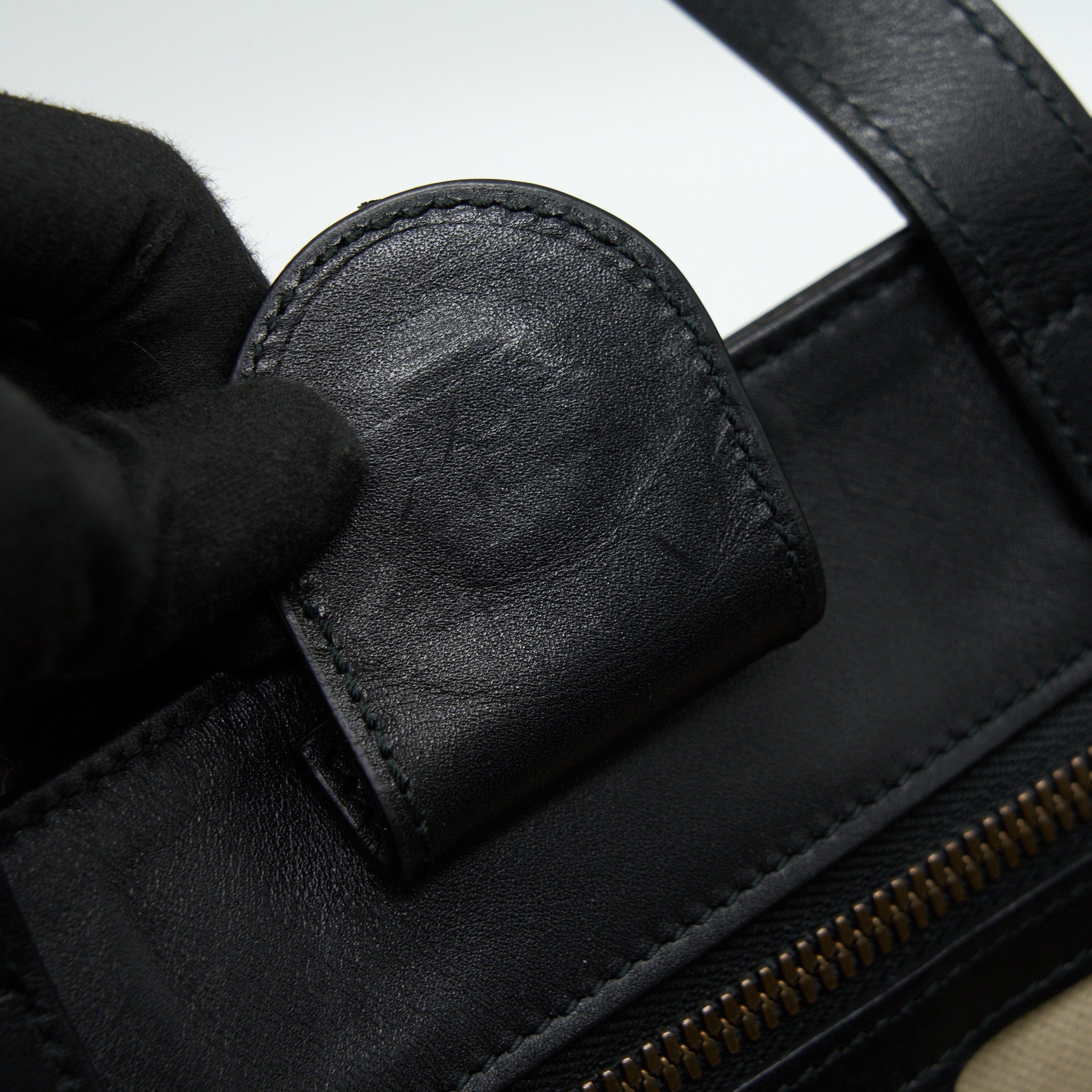 GUCCI SUPREME CANVAS WITH BEE TOTE BAG