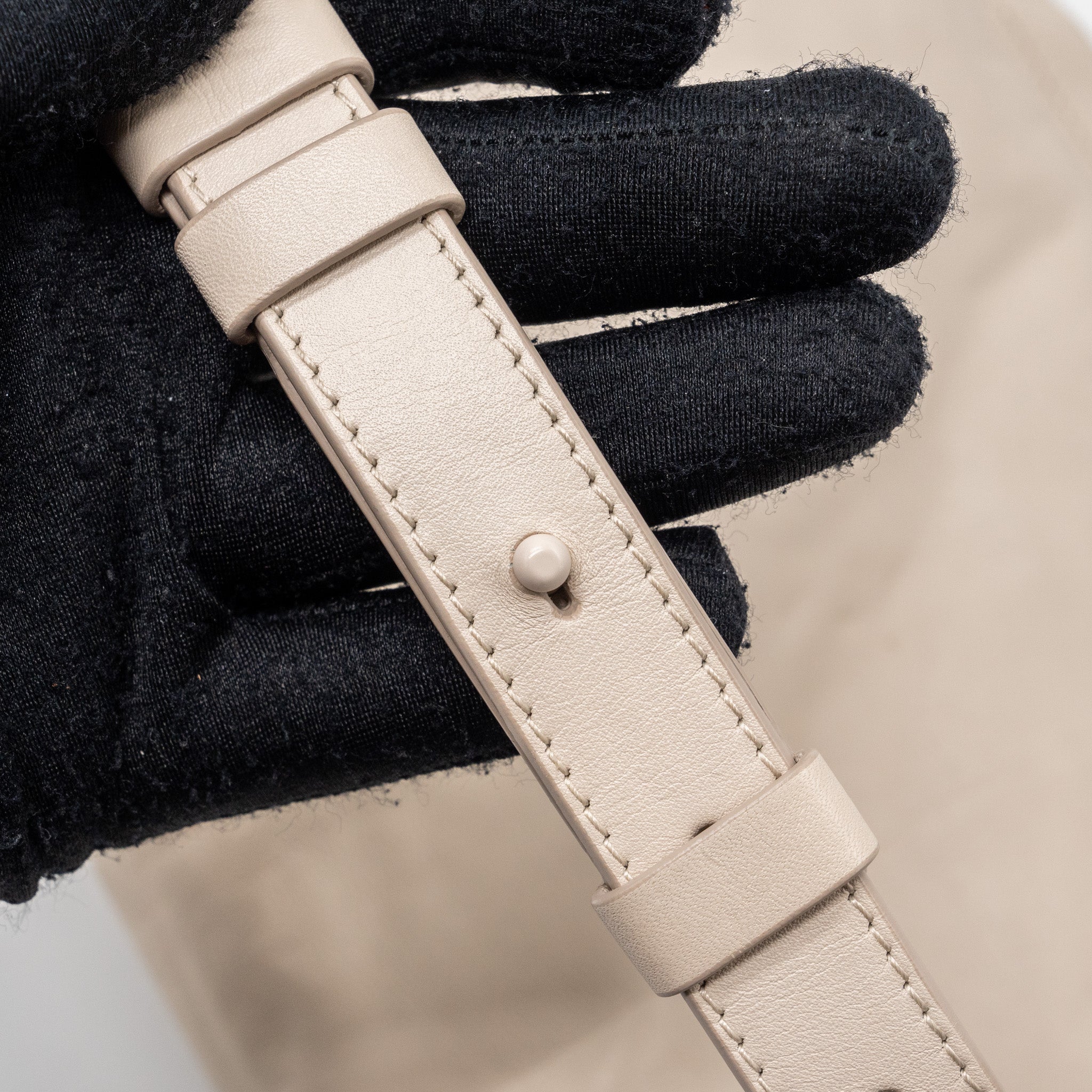 SALVATORE FERRAGAMO SMALL VIVA BOW SHOULDER BAG CREAM AND SHW