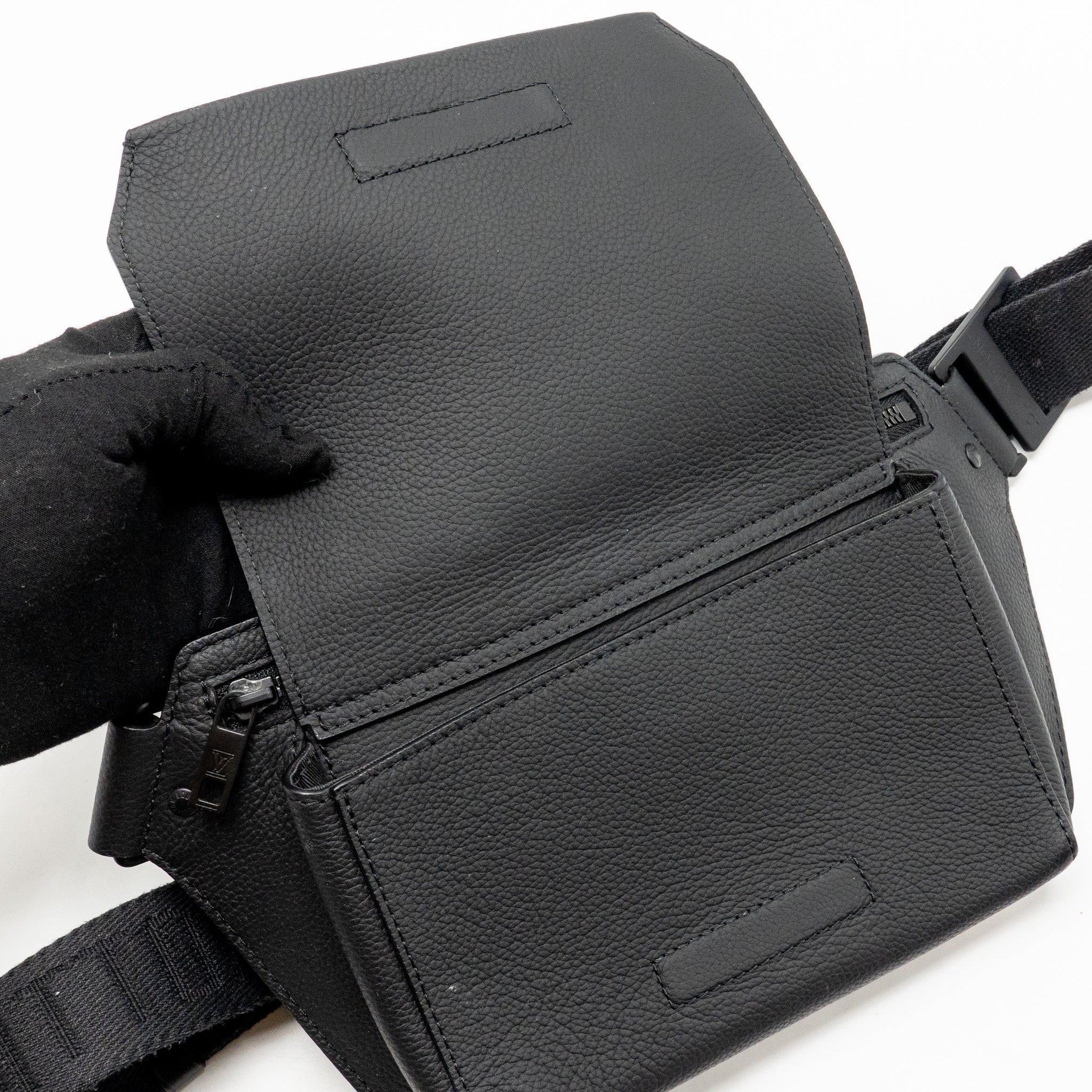 LOUIS VUITTON AEROGRAM TAKEOFF SLING BLACK GRAINED CALFSKIN BLACK HARDWARE