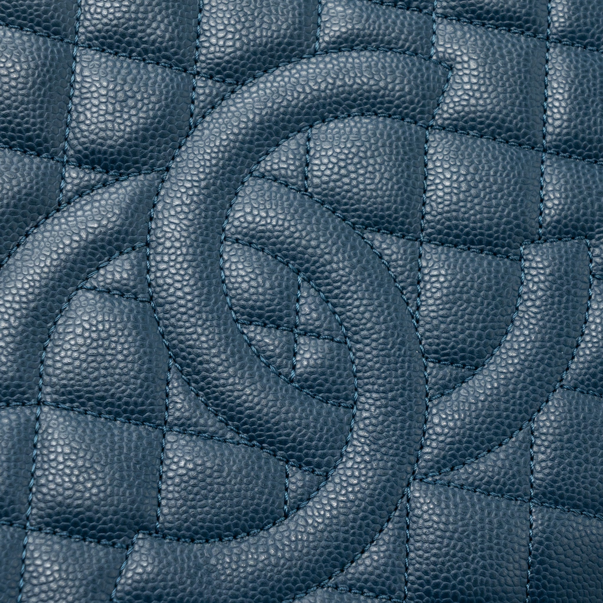 CHANEL GRAND SHOPPING TOTE/ GST CAVIAR DARK BLUE SHW