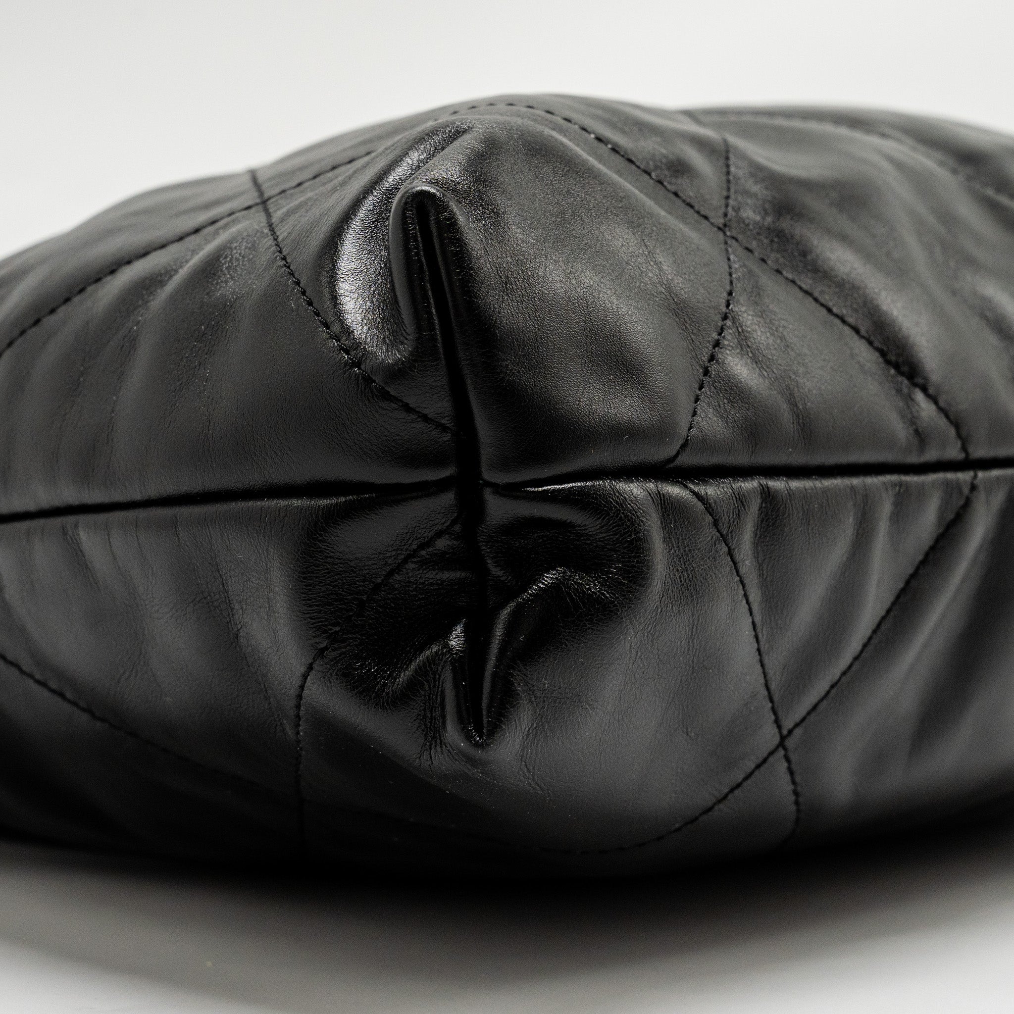 CHANEL MEDIUM 22 SHINY CALFSKIN BLACK SHW (MICROCHIP)