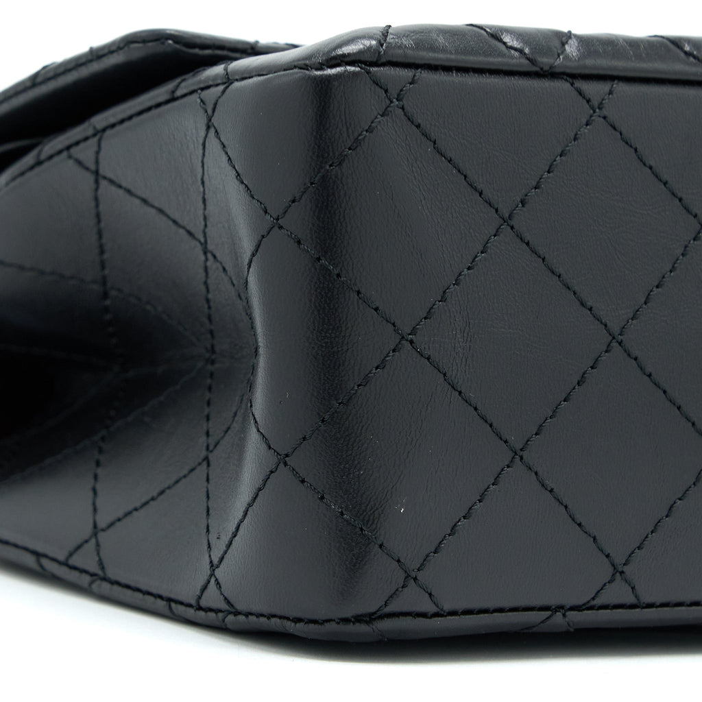 CHANEL 2.55 REISSUE 226 AGED CALFSKIN BLACK BRUSHED GHW (MICROCHIP)