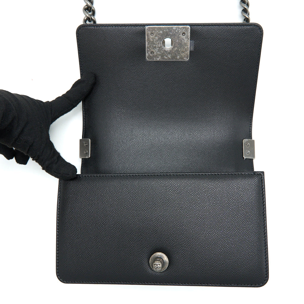 CHANEL SMALL BOY BAG CAVIAR BLACK RUTHENIUM SHW (MICROCHIP)