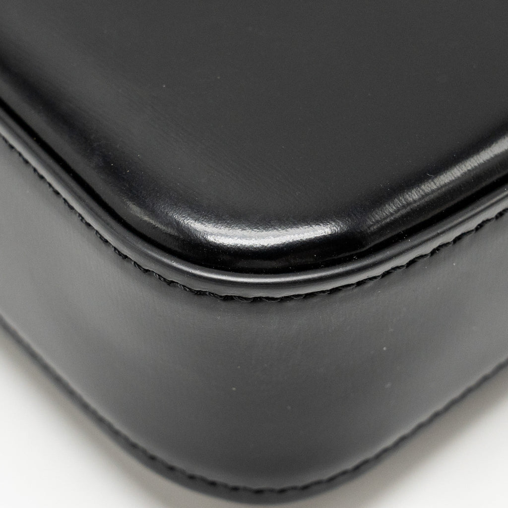 CELINE TRIOMPHE CHAIN SHOULDER BAG SHINY CALFSKIN BLACK GHW