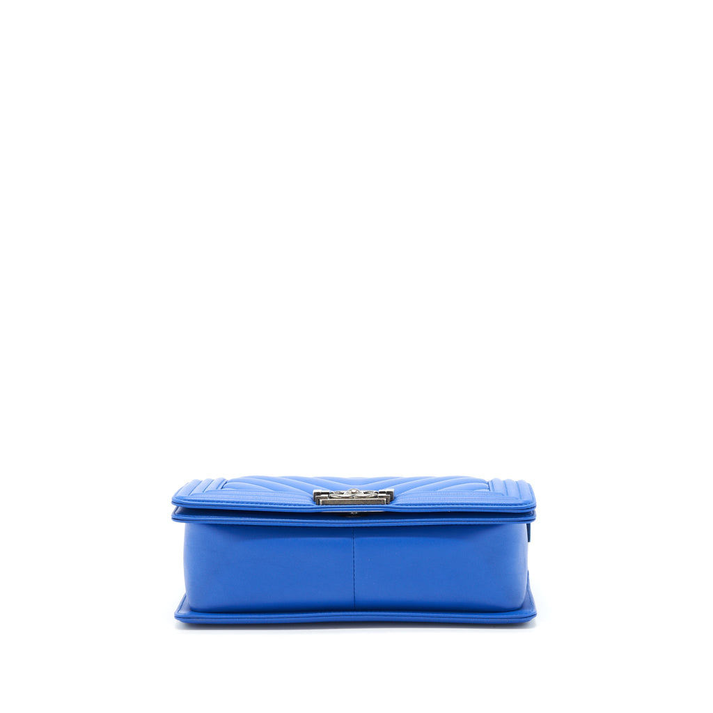 CHANEL MEDIUM CHEVRON BOY BAG LAMBSKIN BLUE RUTHENIUM HARDWARE