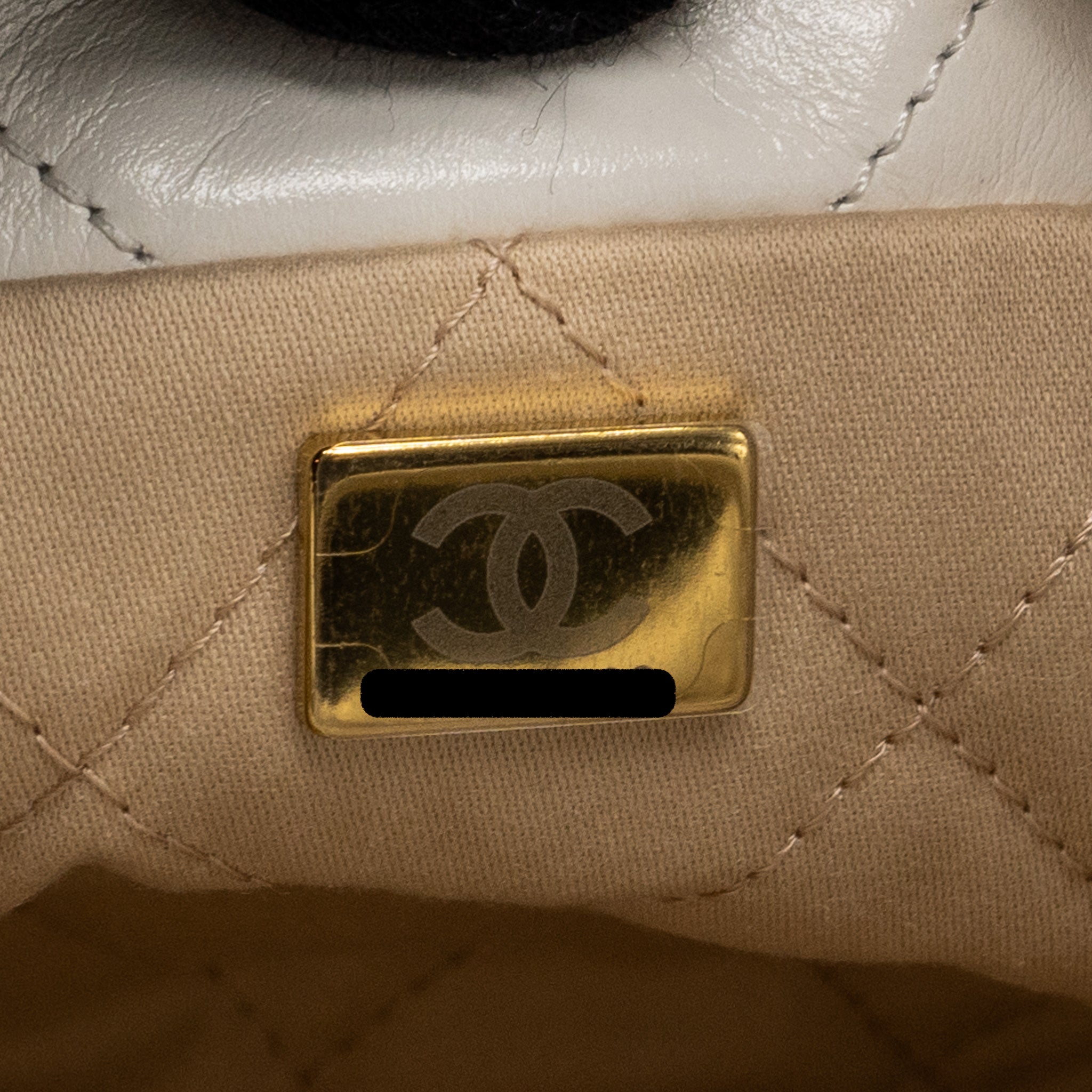 CHANEL MINI 22 BAG SHINY CALFSKIN WHITE GHW (MICROCHIP)