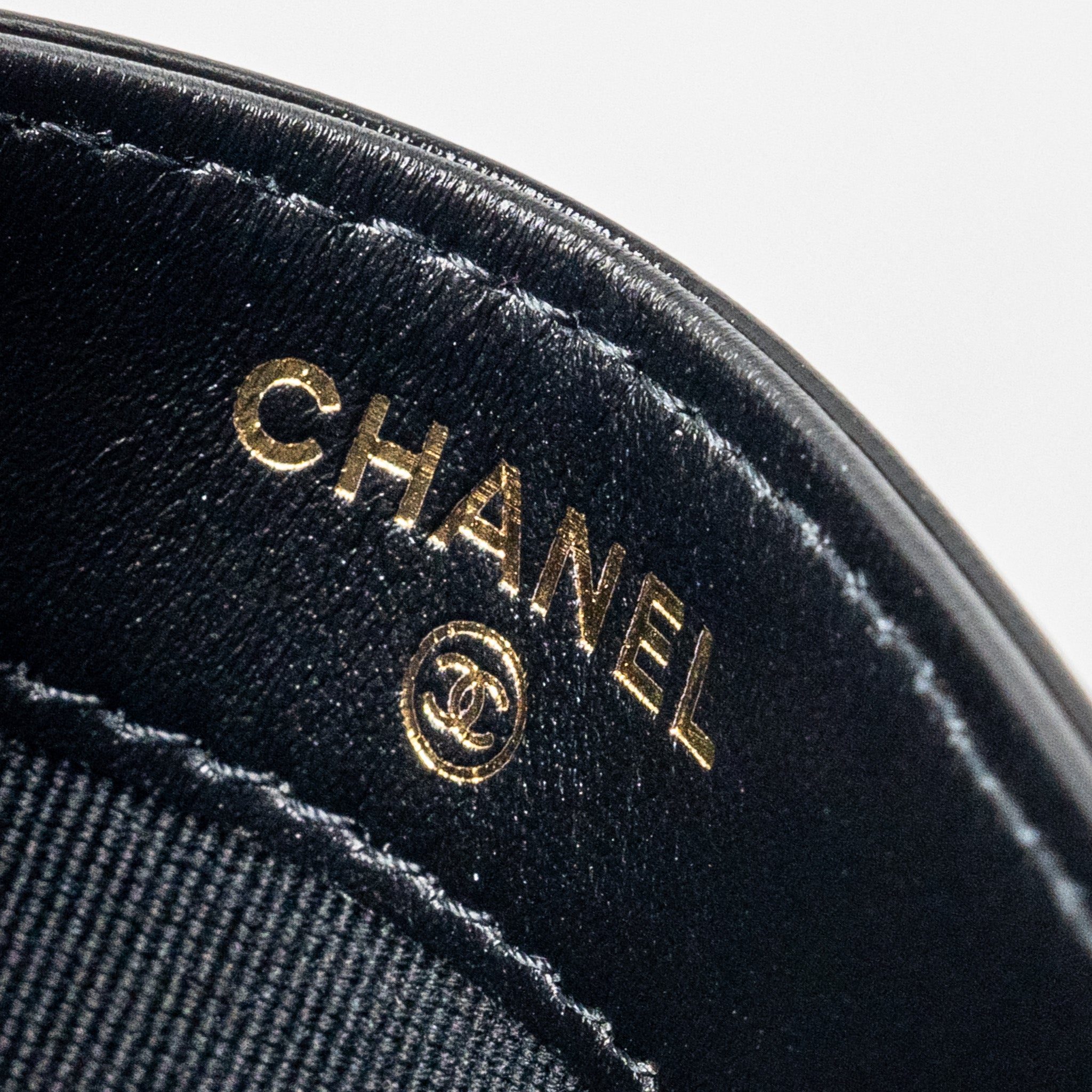 CHANEL 31 CARD HOLDER SHINY GOATSKIN BLACK LGHW (MICROCHIP)