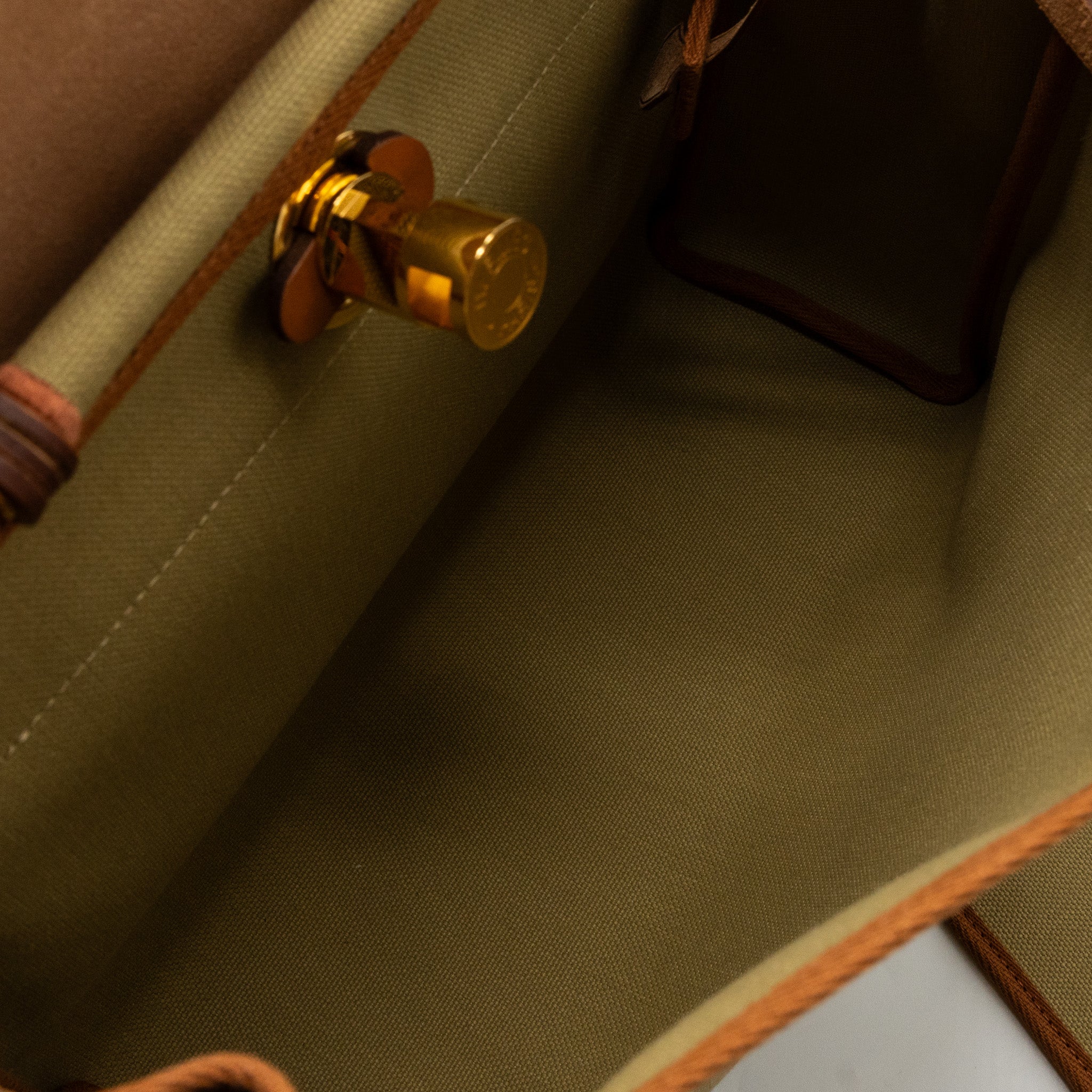 HERMES HERBAG 31 ZIP BAG RETOURNE CANVAS/VACHE HUNTER POUSSIERE/FAUVE GHW